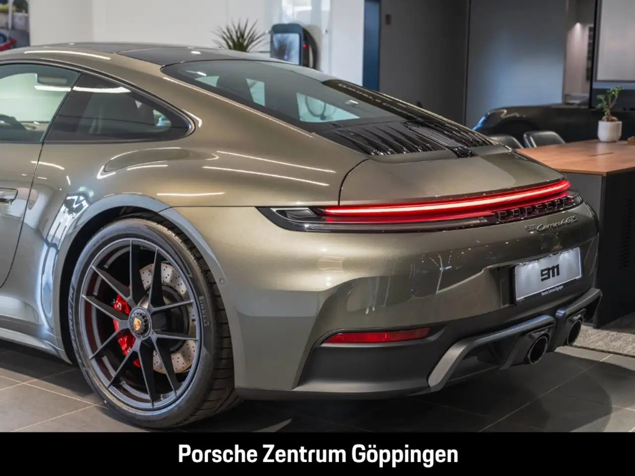 Porsche 992 911 Carrera 4 GTS Clubleder Liftsystem-VA 10
