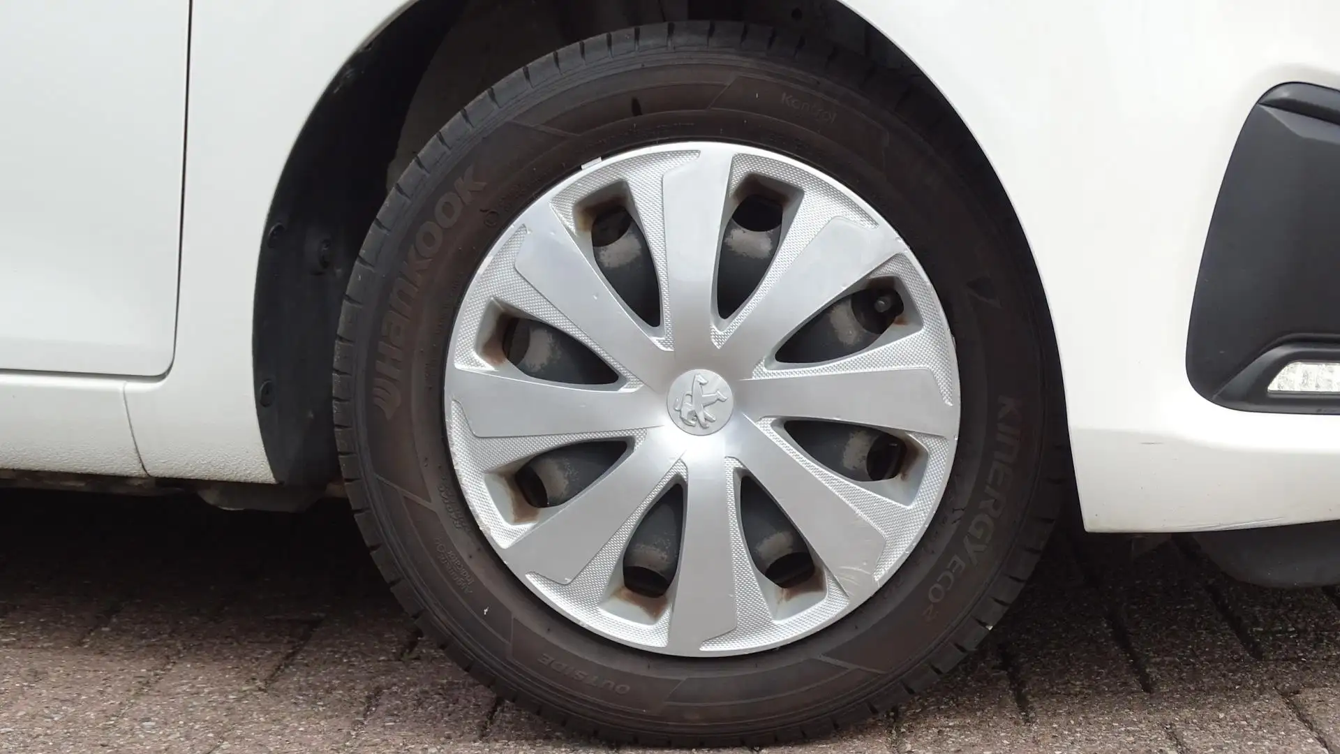 Peugeot 108 1.0 e-VTi Active • 5-Deurs Airco Led Bluetooth BTW Blanc - 2