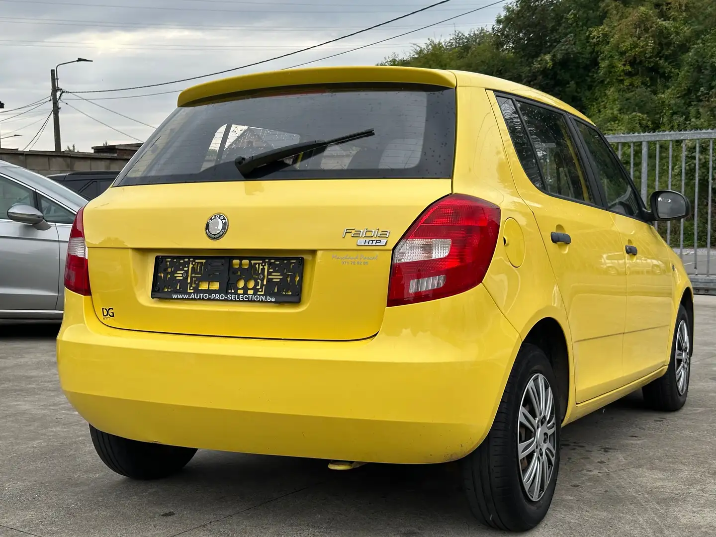 Skoda Fabia Fabia 1.2i*1ER MAIN*CARNET*PRET A IMMATRICULER!! Jaune - 2