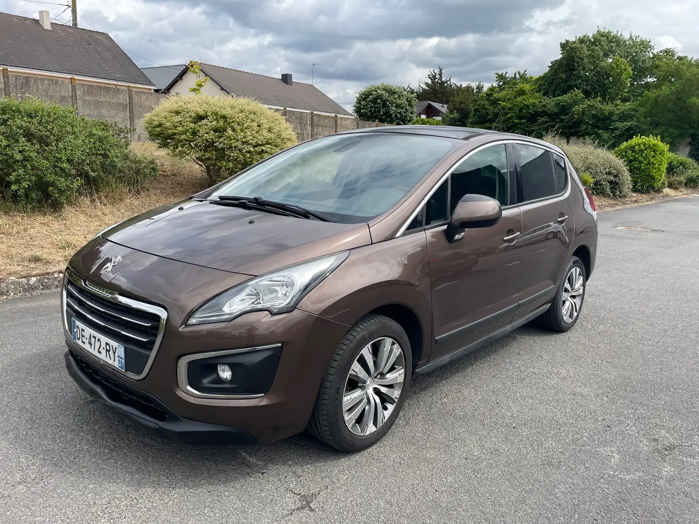 Peugeot 3008 3008 1.6 HDi 115ch FAP BVM6 Business Pack Brun - 1