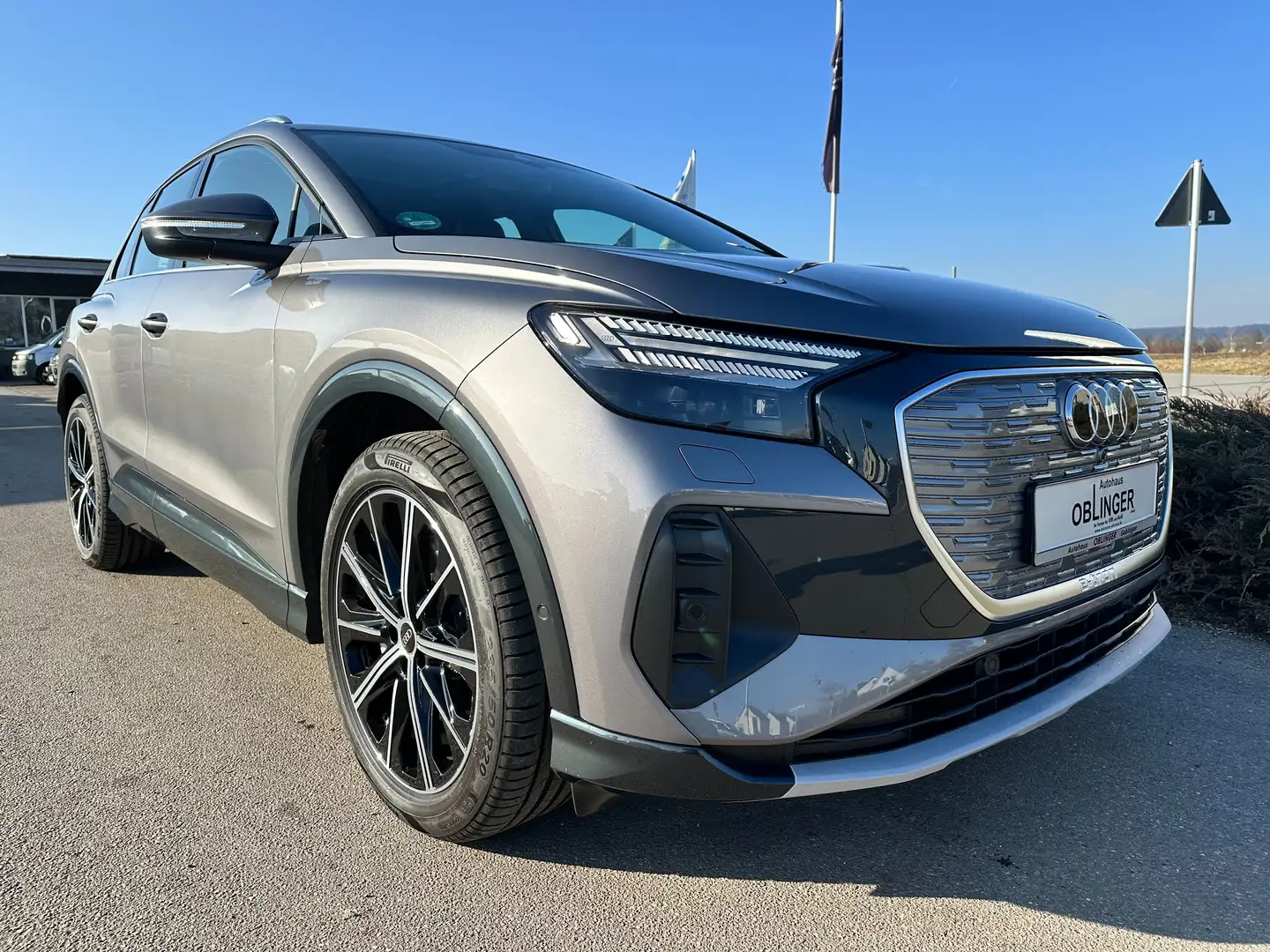 Audi Q4 e-tron 40 advanced *Panoramadach *Navi+ *Kamera *Leder Gris - 1