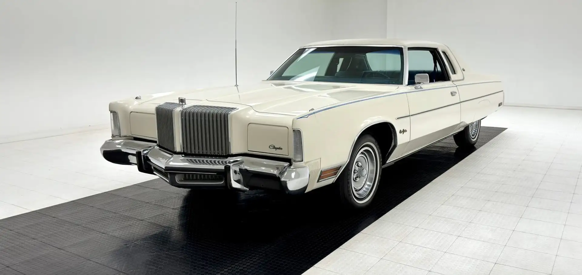 Chrysler New Yorker Brougham Hardtop Weiß - 1