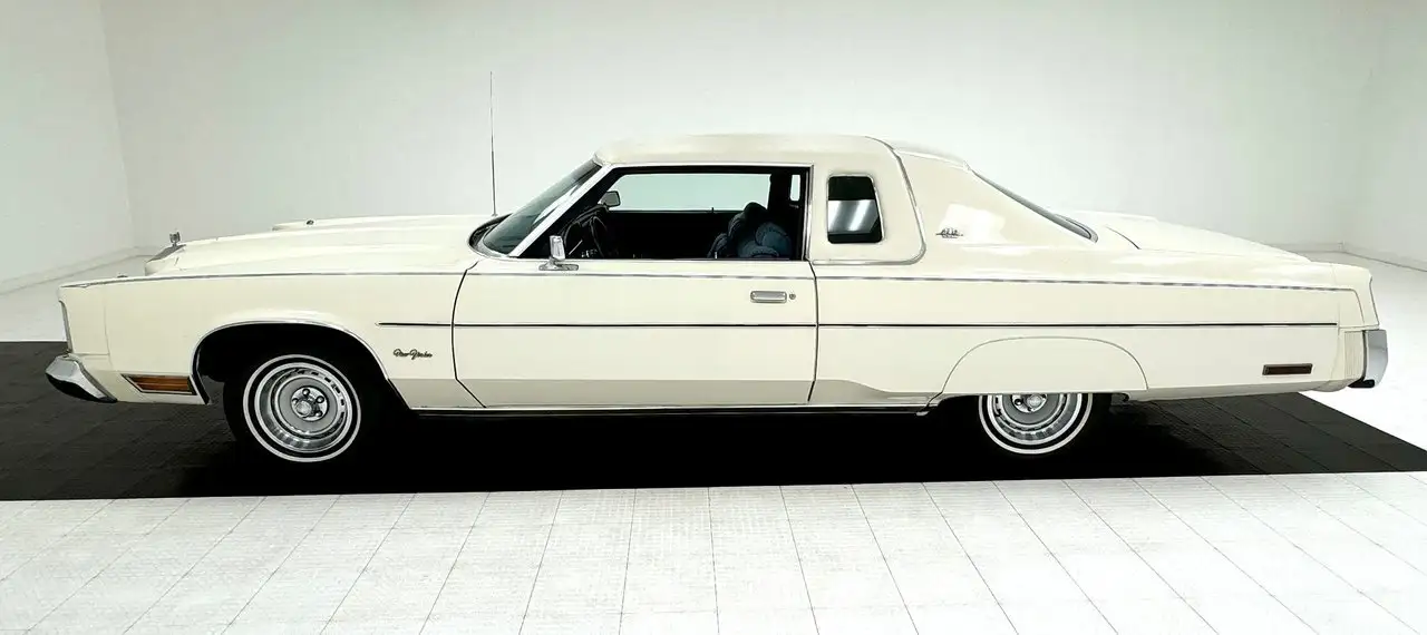 Chrysler New Yorker Brougham Hardtop, foto 2