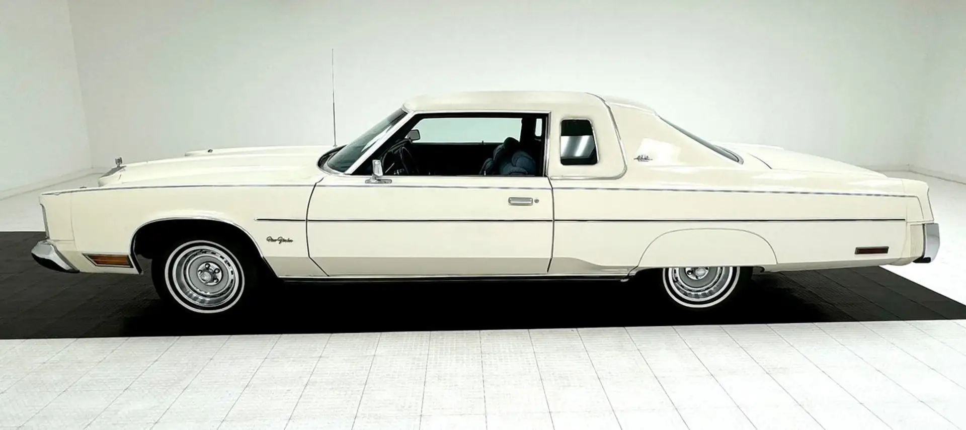 Chrysler New Yorker Brougham Hardtop Weiß - 2