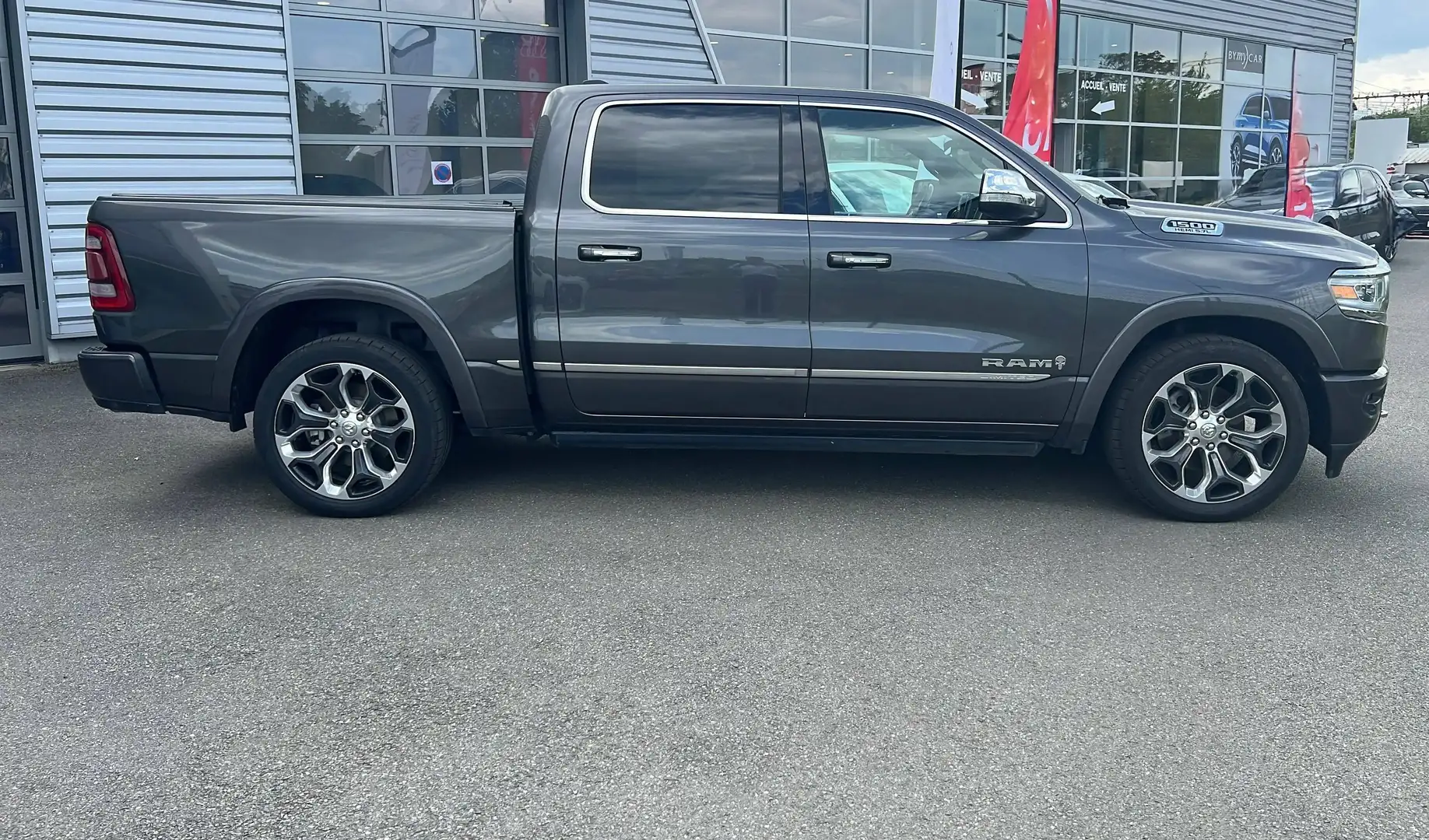 RAM 1500 Gris - 2