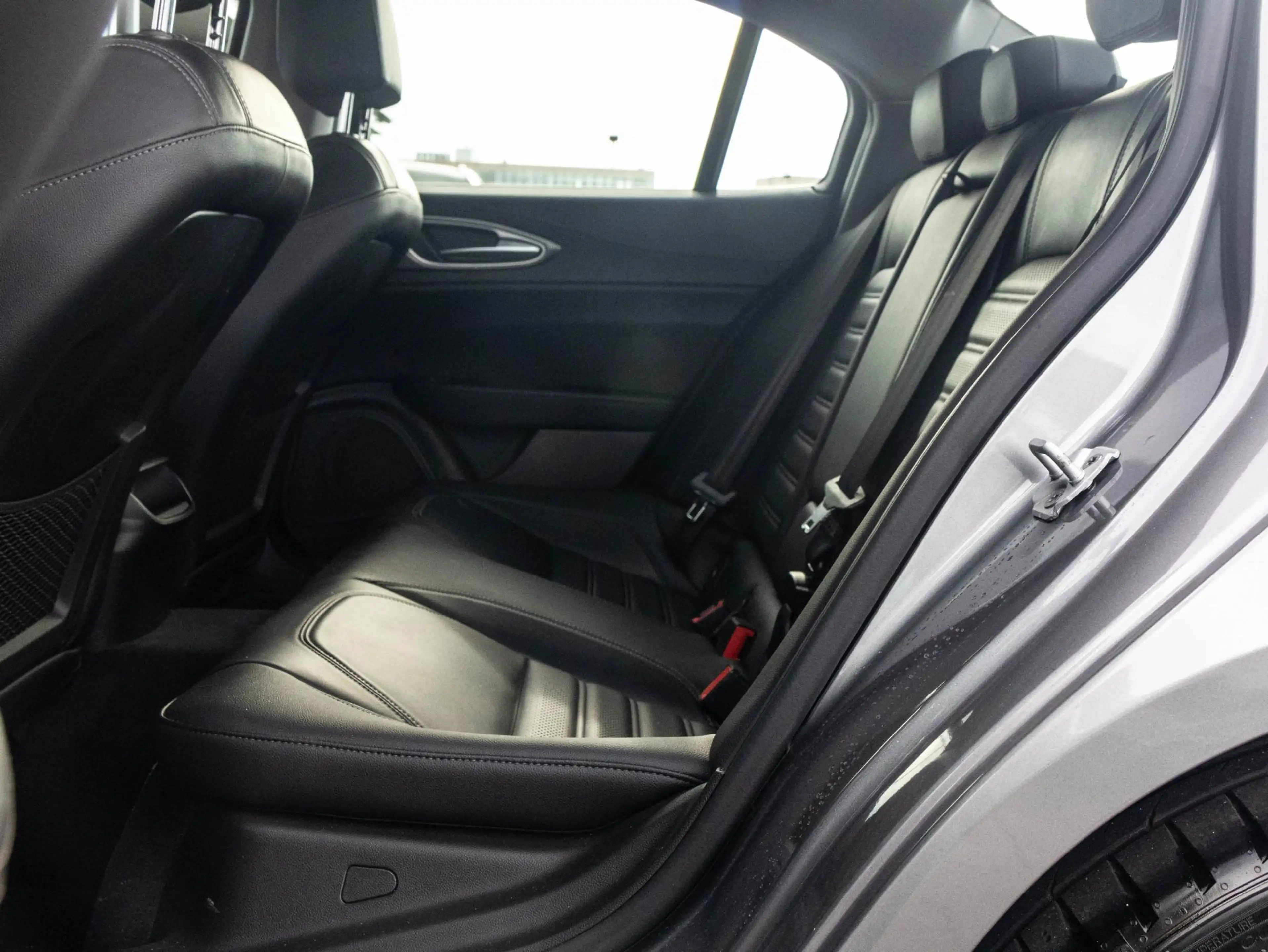 Alfa Romeo Giulia 2.0 T AWD Veloce 280 pk | Originele All Wheel Driv — photo 11