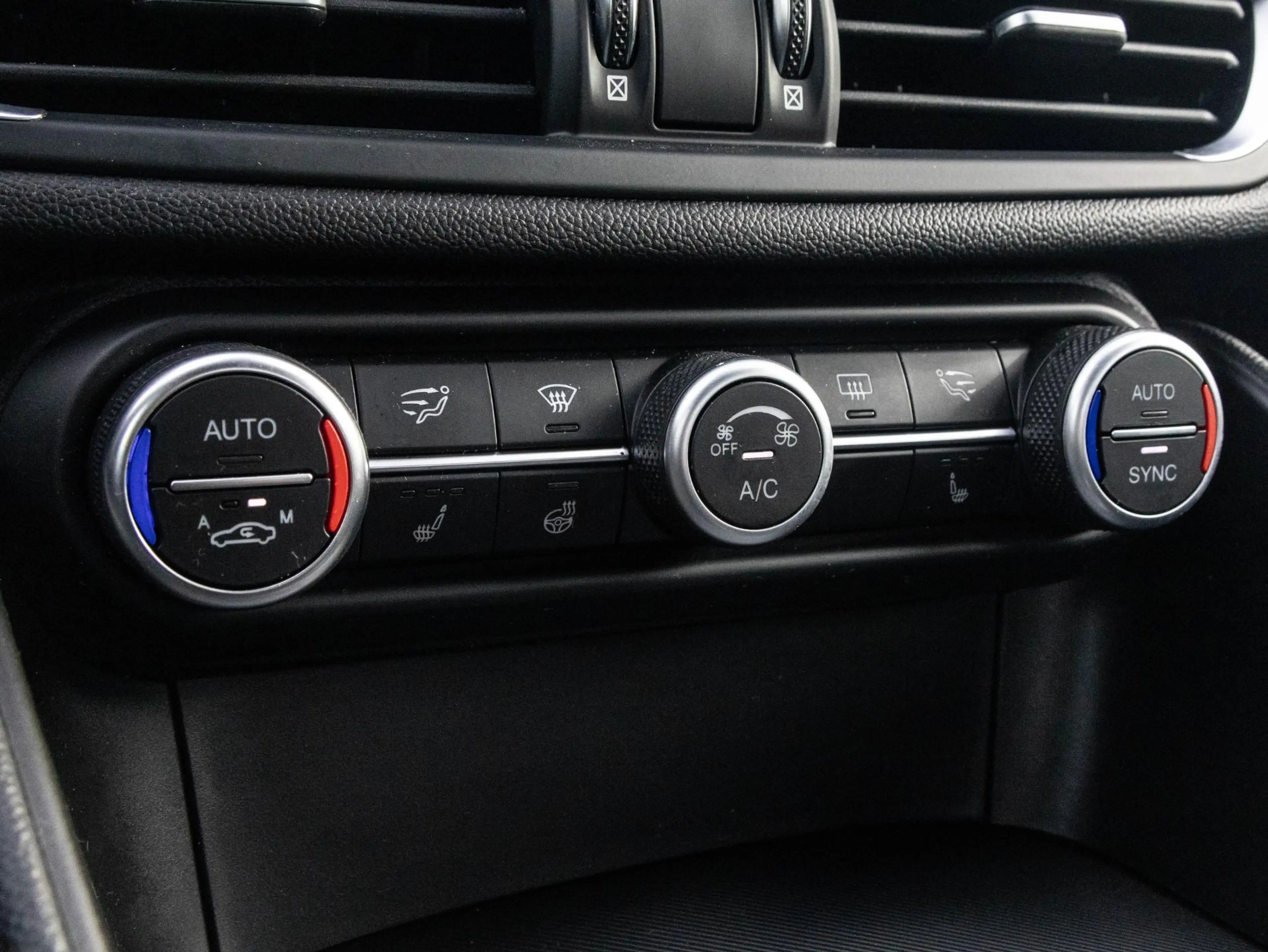 Alfa Romeo Giulia 2.0 T AWD Veloce 280 pk | Originele All Wheel Driv — photo 13