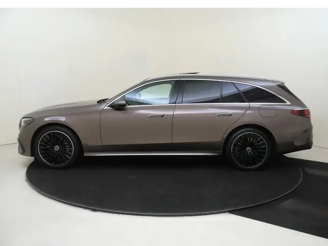 Mercedes-Benz E-Class view 8