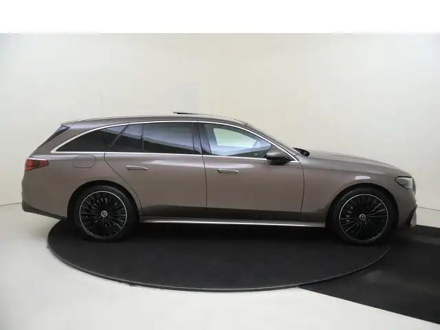 Mercedes-Benz E-Class view 9