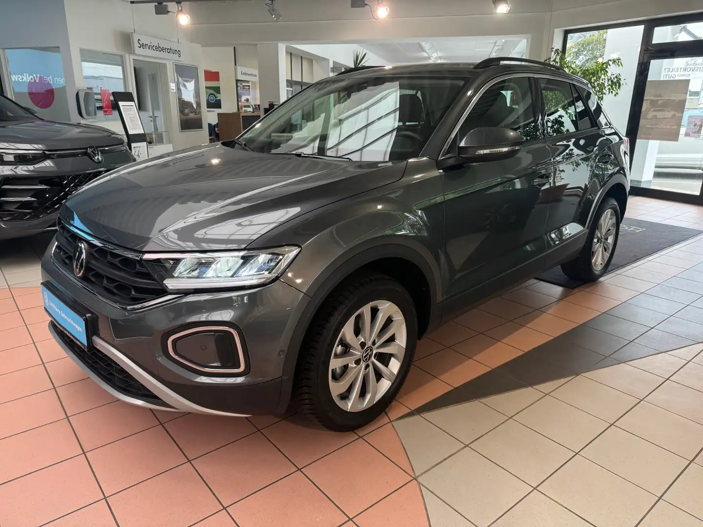 Volkswagen T-Roc 1.5 TSI+Kamera+ACC Standheizung+Navigation Grau - 2