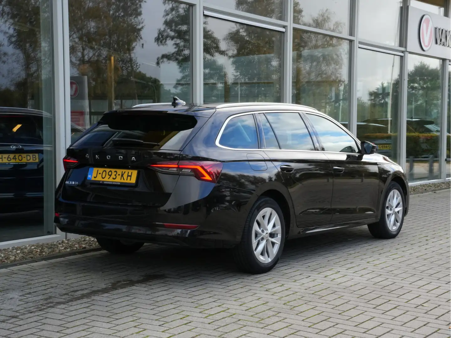 Skoda Octavia Combi 1.5 TSI First Edition | LED | Navigatie | St Noir - 2