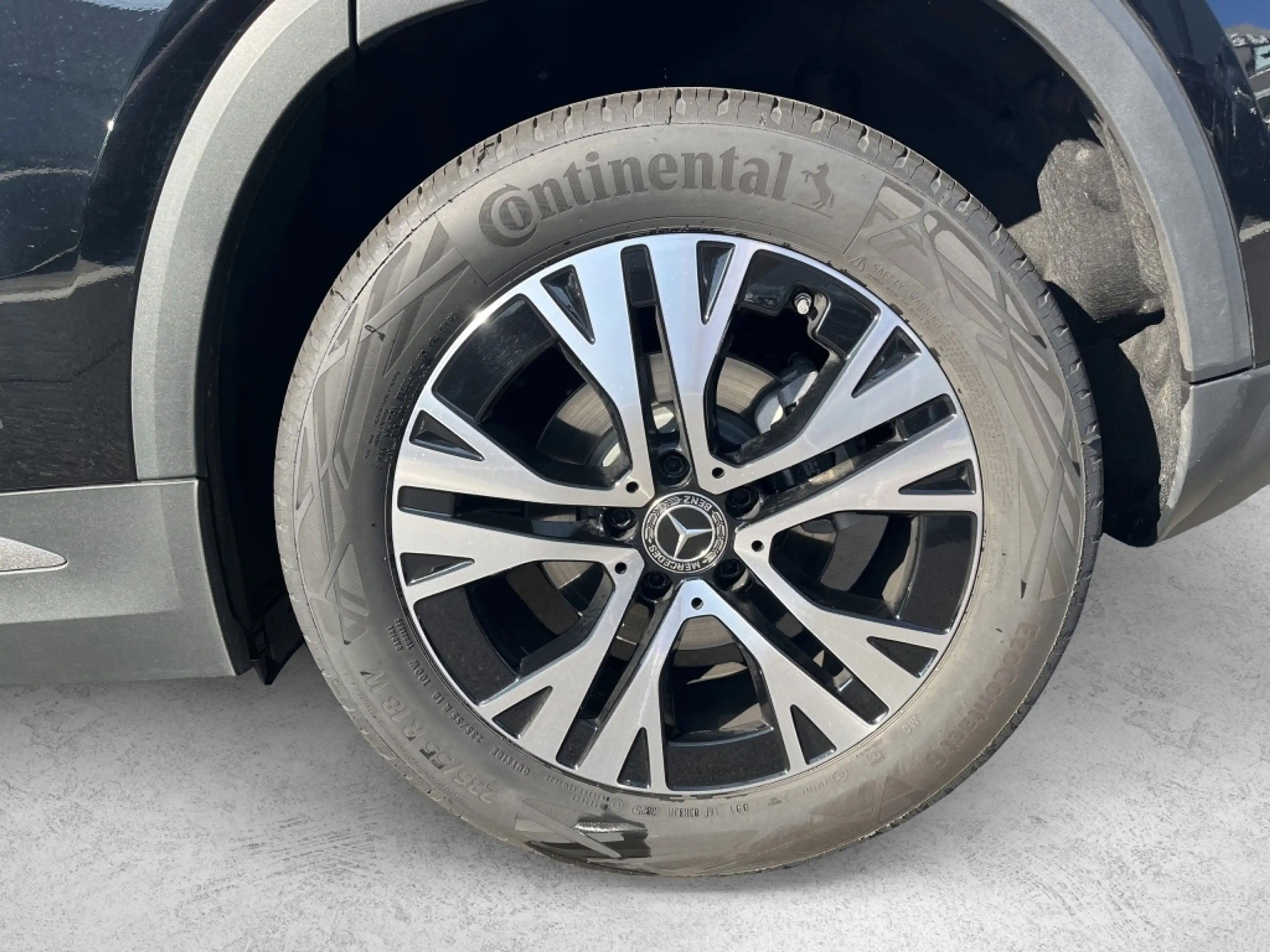 Mercedes-Benz GLA 200 d Edition Progressive AHK KeylessGO 360 — photo 4