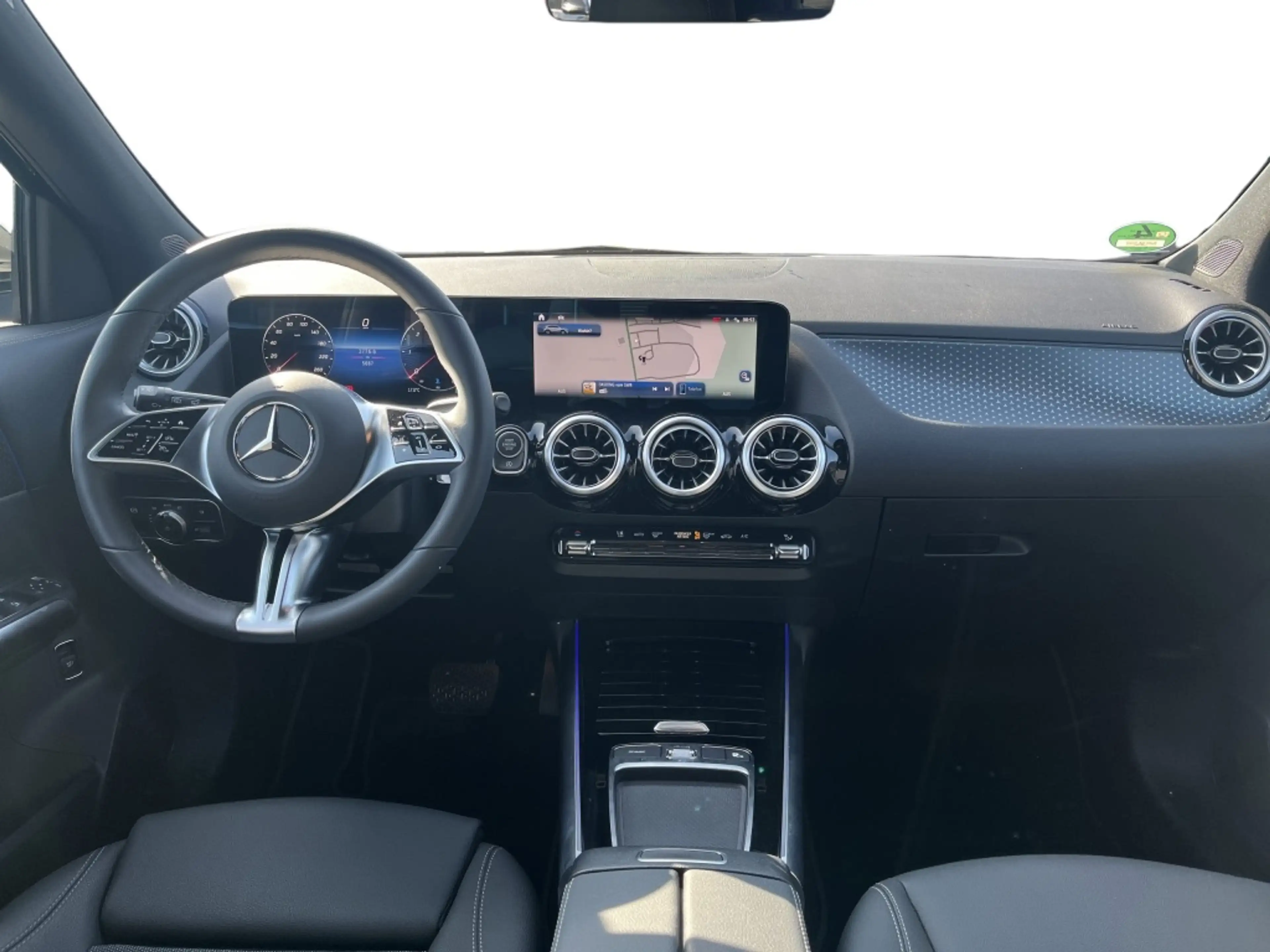 Mercedes-Benz GLA 200 d Edition Progressive AHK KeylessGO 360 — photo 8