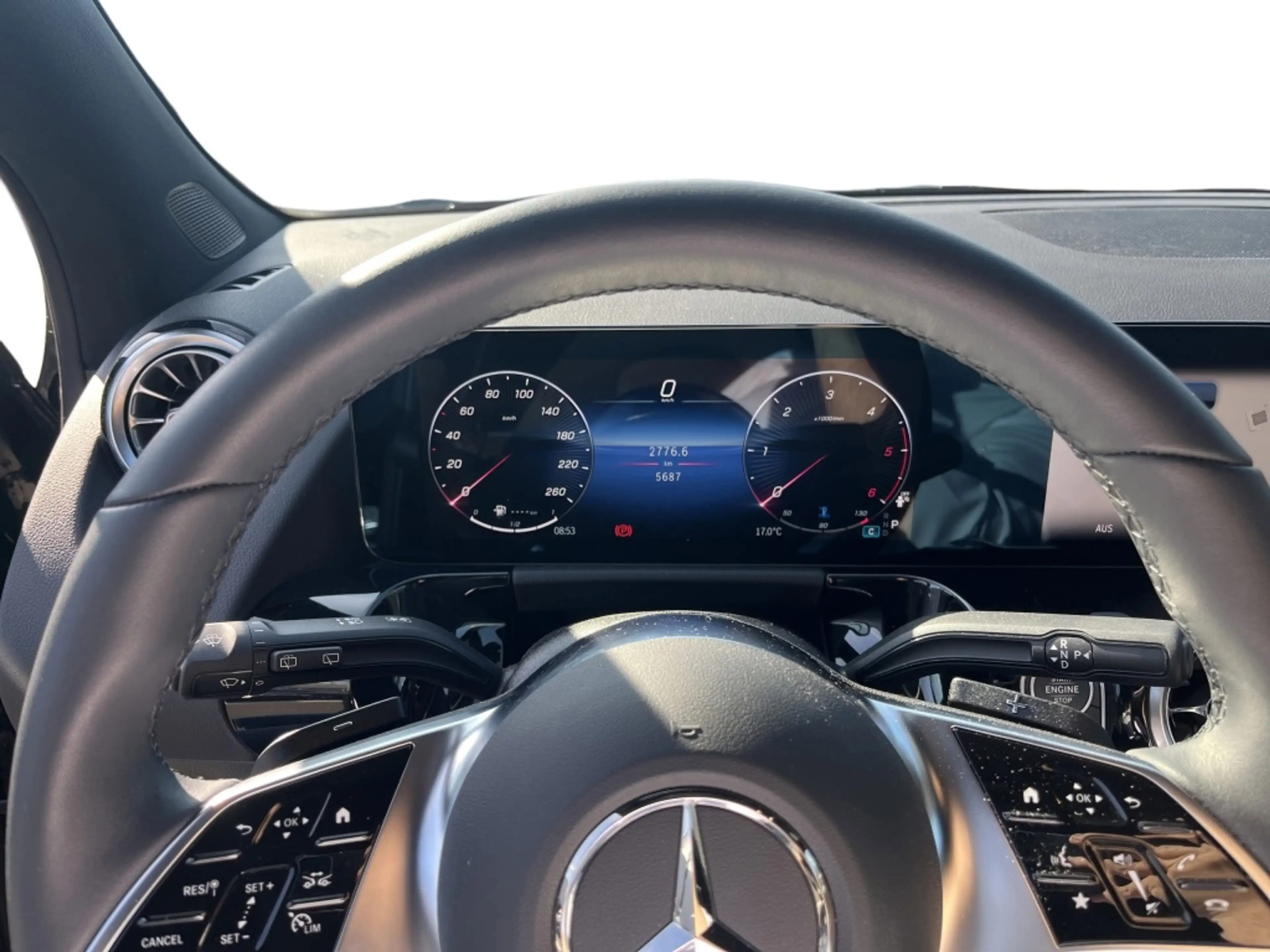 Mercedes-Benz GLA 200 d Edition Progressive AHK KeylessGO 360 — photo 10
