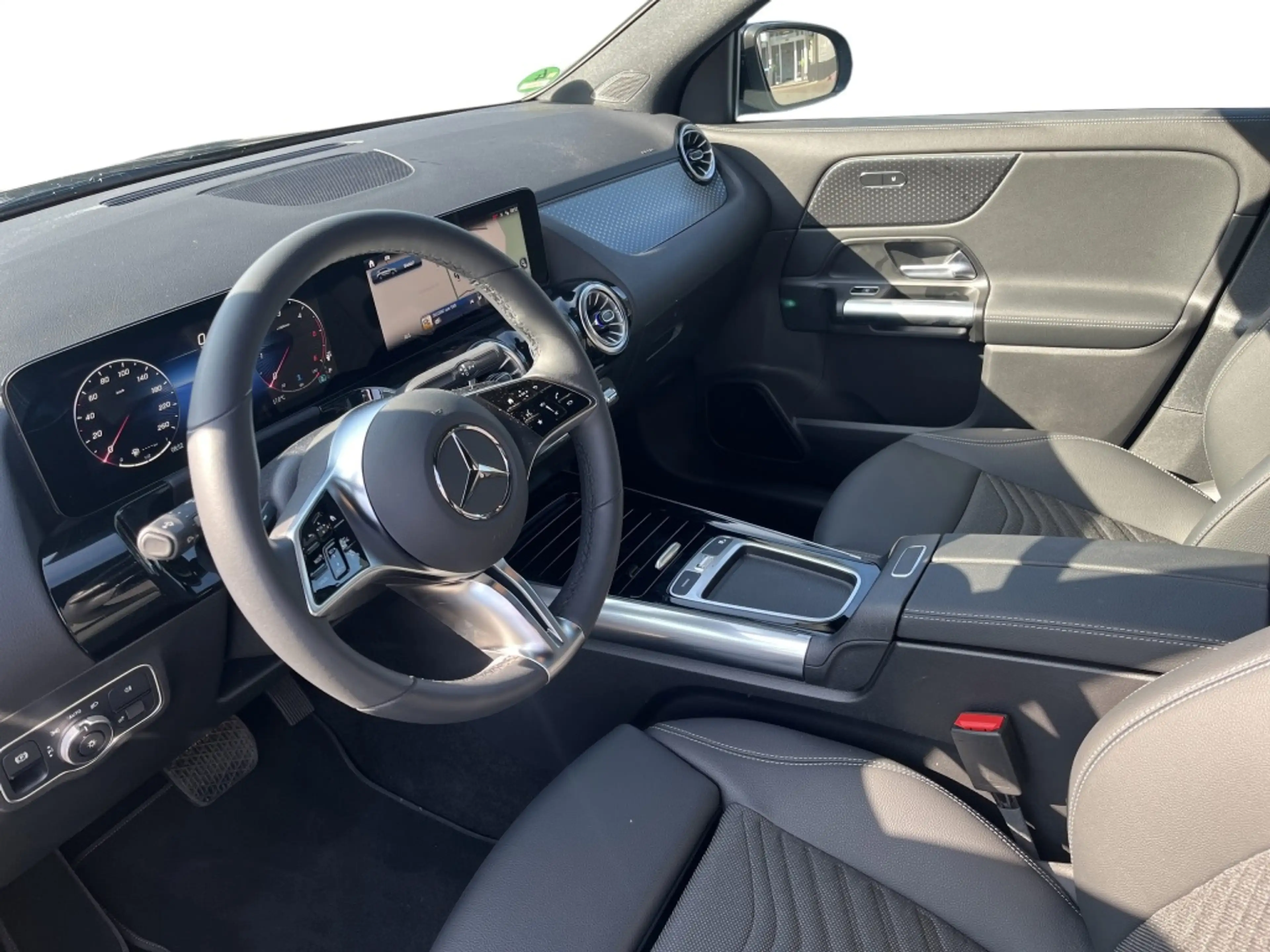 Mercedes-Benz GLA 200 d Edition Progressive AHK KeylessGO 360 — photo 9