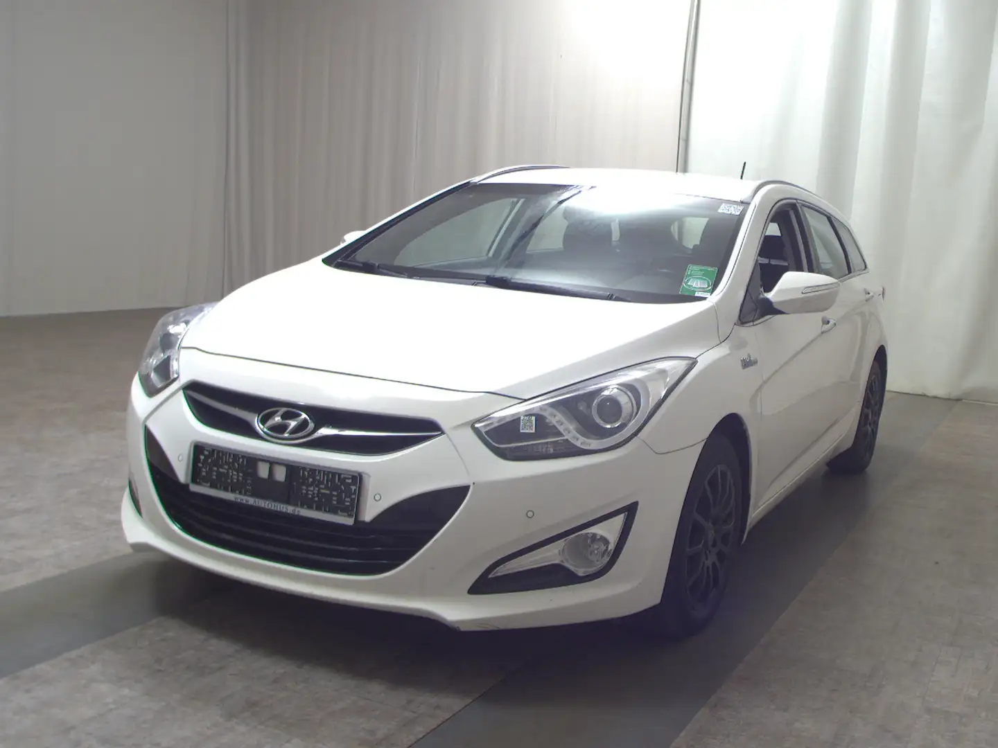 Hyundai i40 cw 1.7 CRDI Comfort Navi PDC Tempomat Weiß - 2