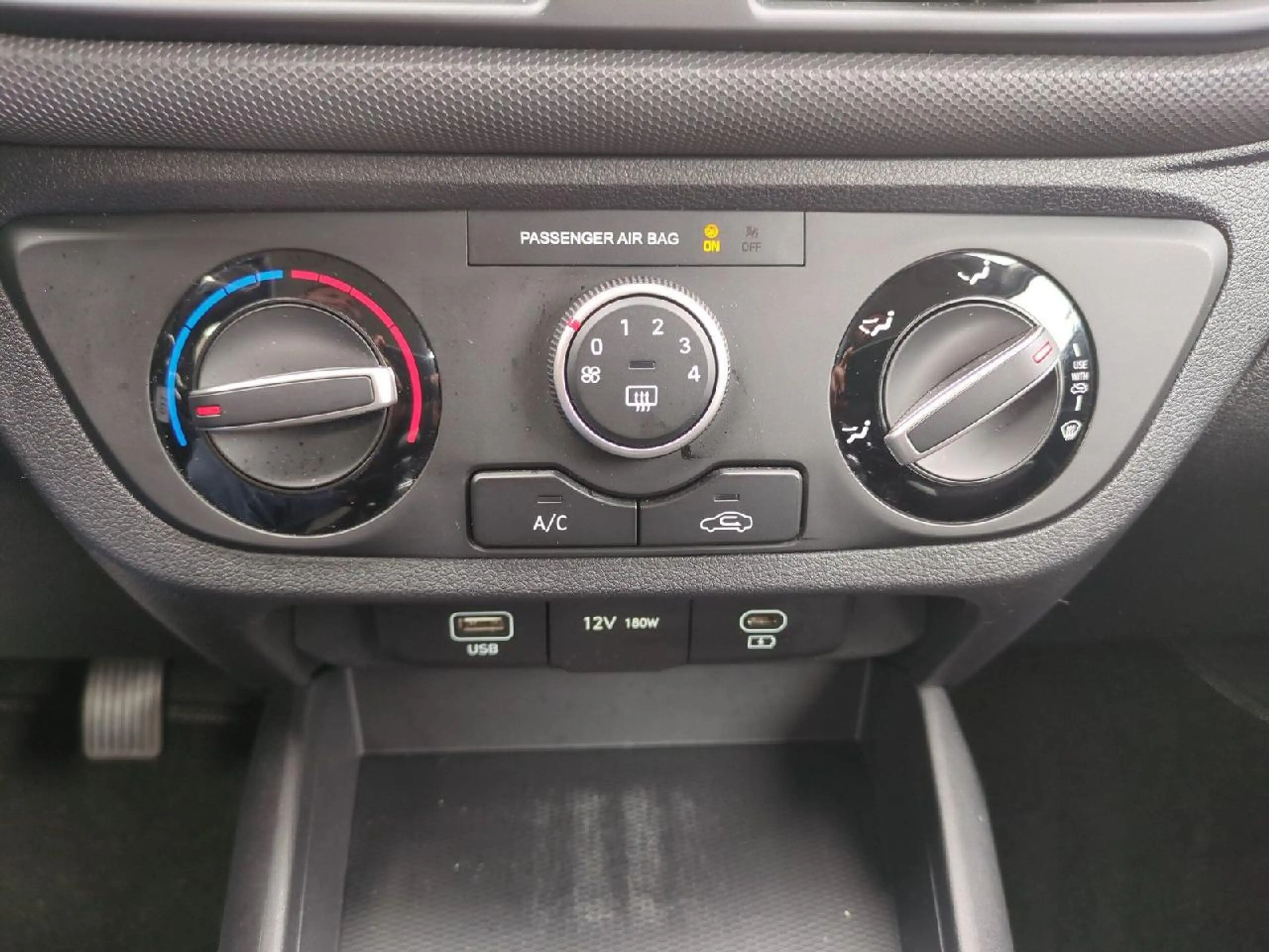 Hyundai i10 Trend — photo 15