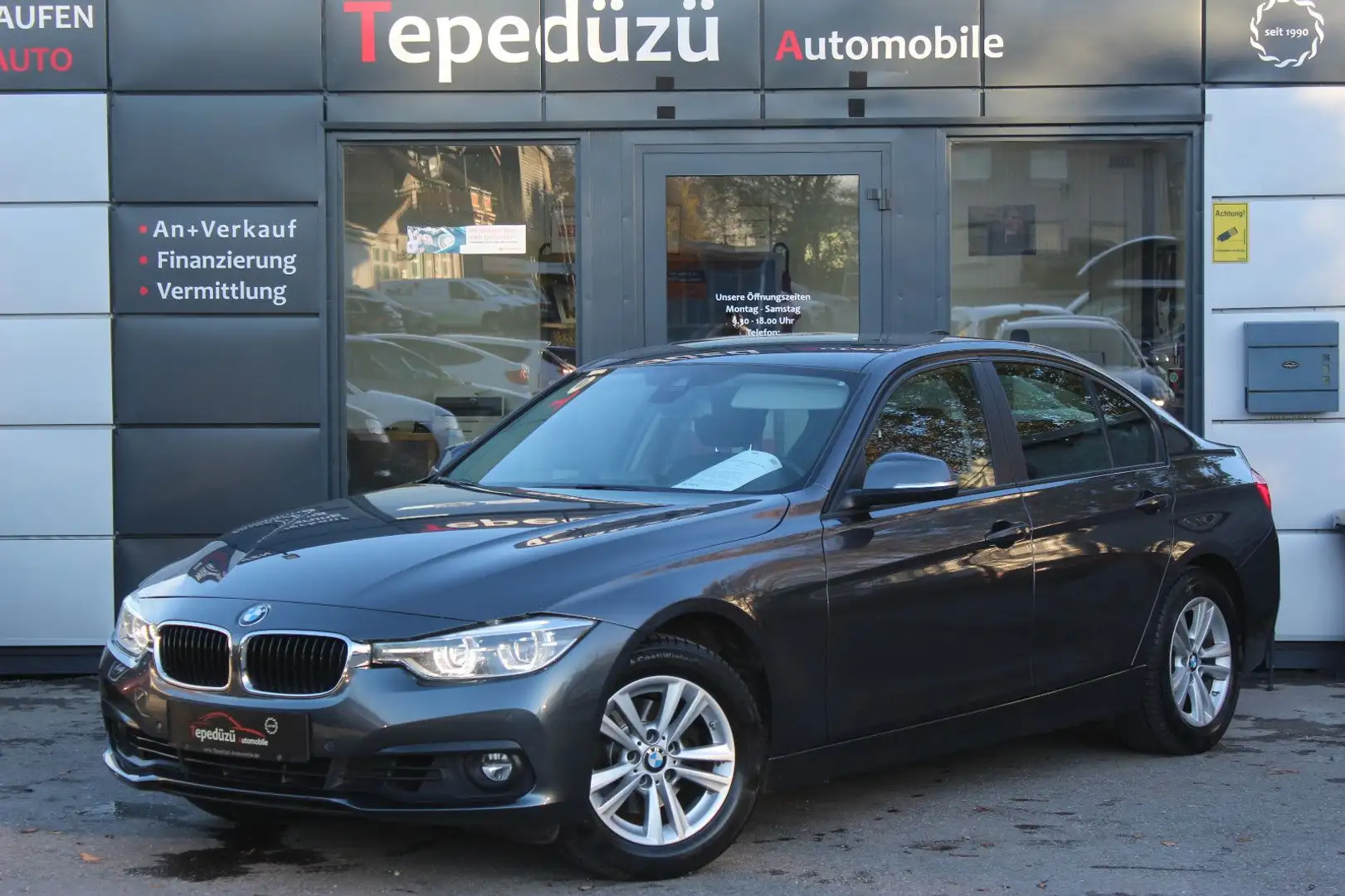 BMW 320 i Advantage*LED*NAVI*AHK*SHZ*PDC*KLIMA*1.HD Grijs - 1