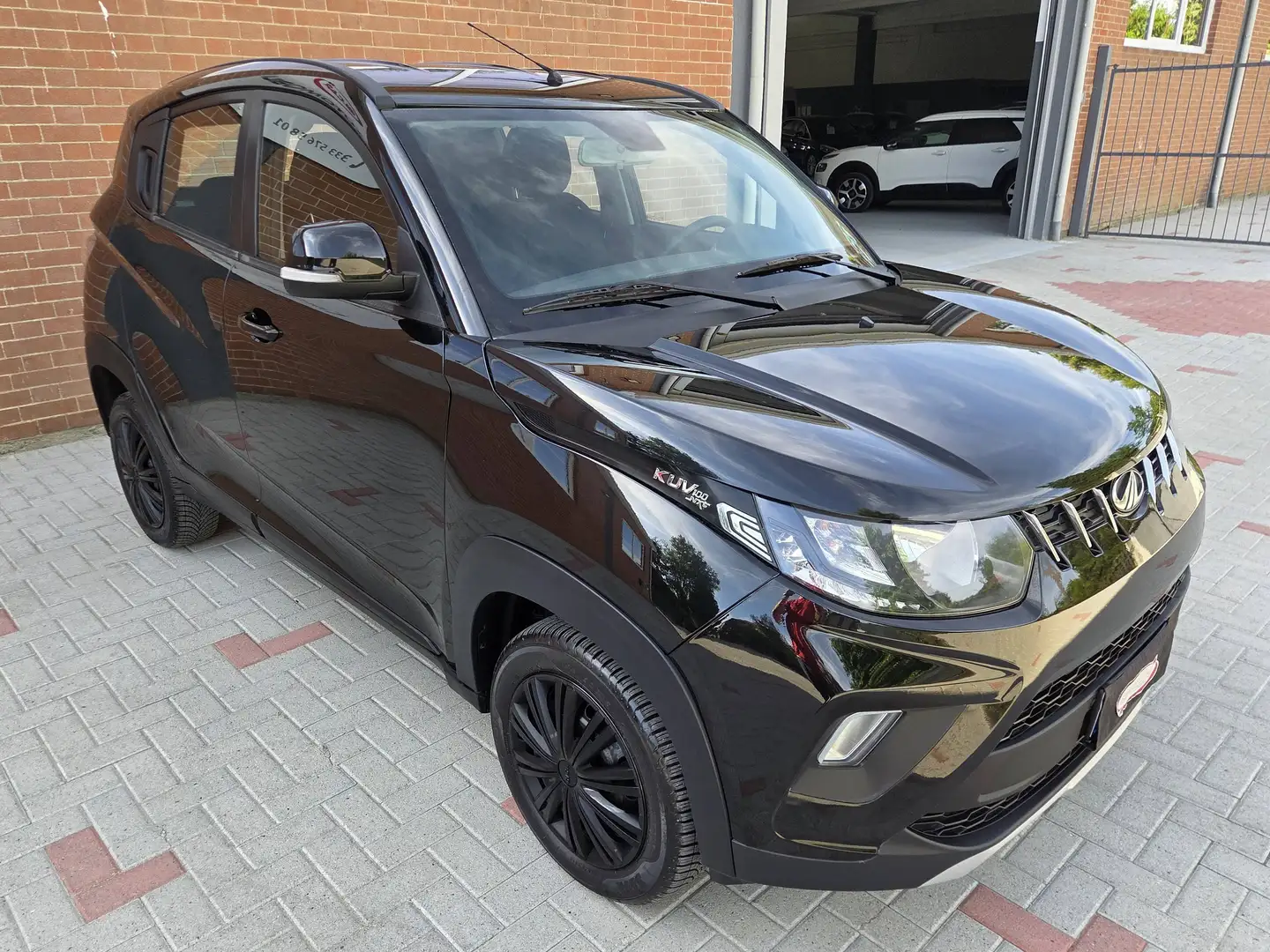 Mahindra KUV100 KUV100 1.2 K6 87cv Schwarz - 2