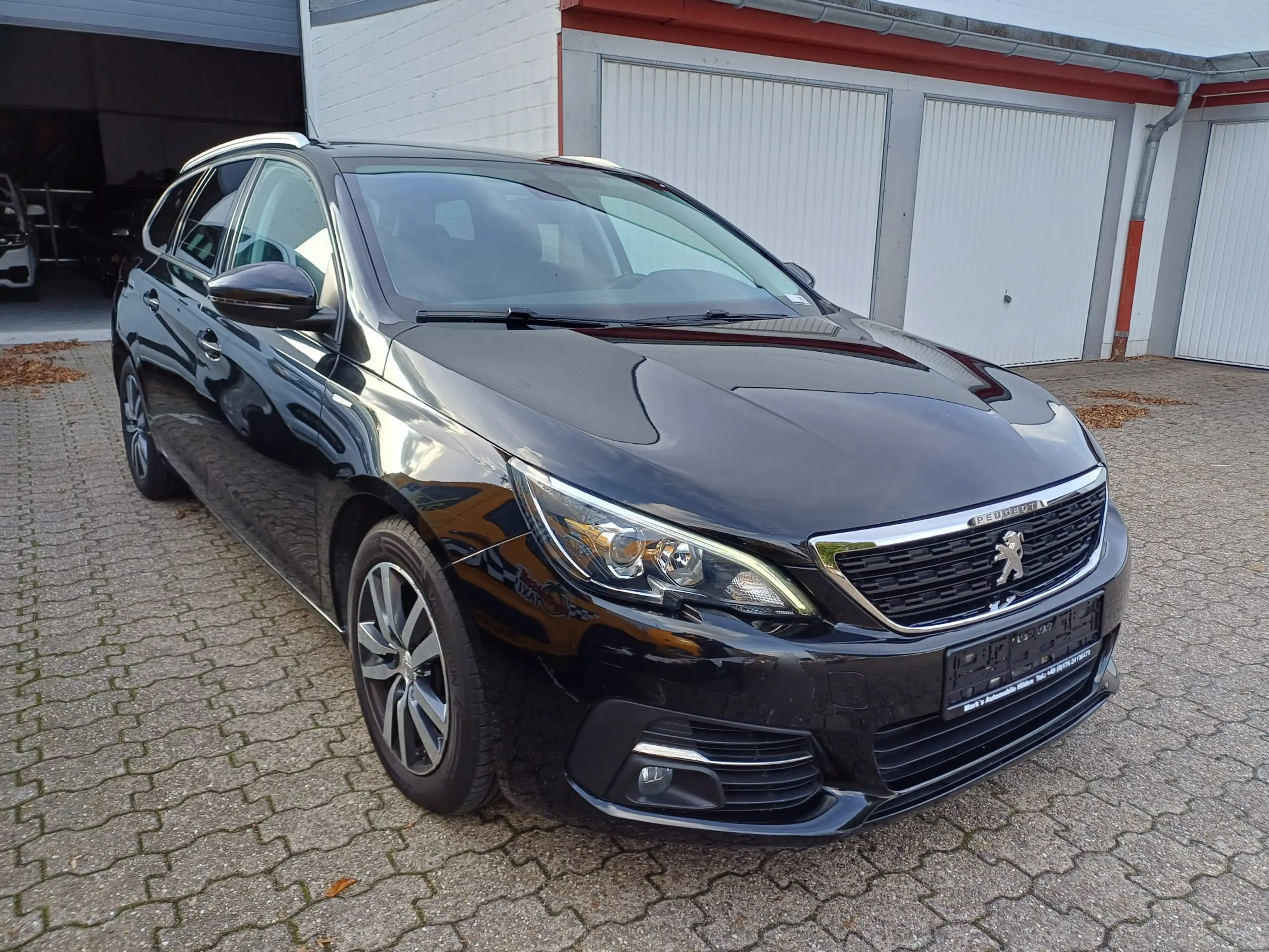 Peugeot 308 308 SW BlueHDi 130 Navi*R.Kamera*PDC* AHK*LMF