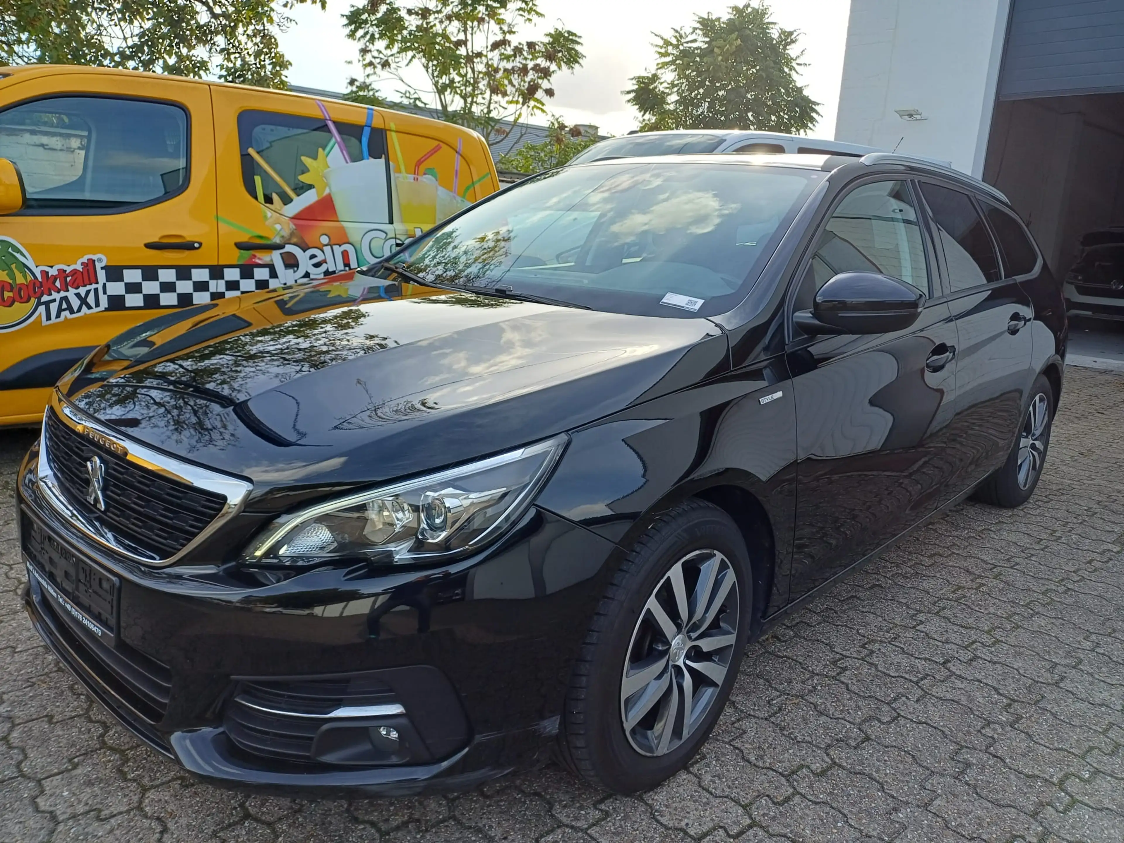 Peugeot 308 308 SW BlueHDi 130 Navi*R.Kamera*PDC* AHK*LMF — photo 2