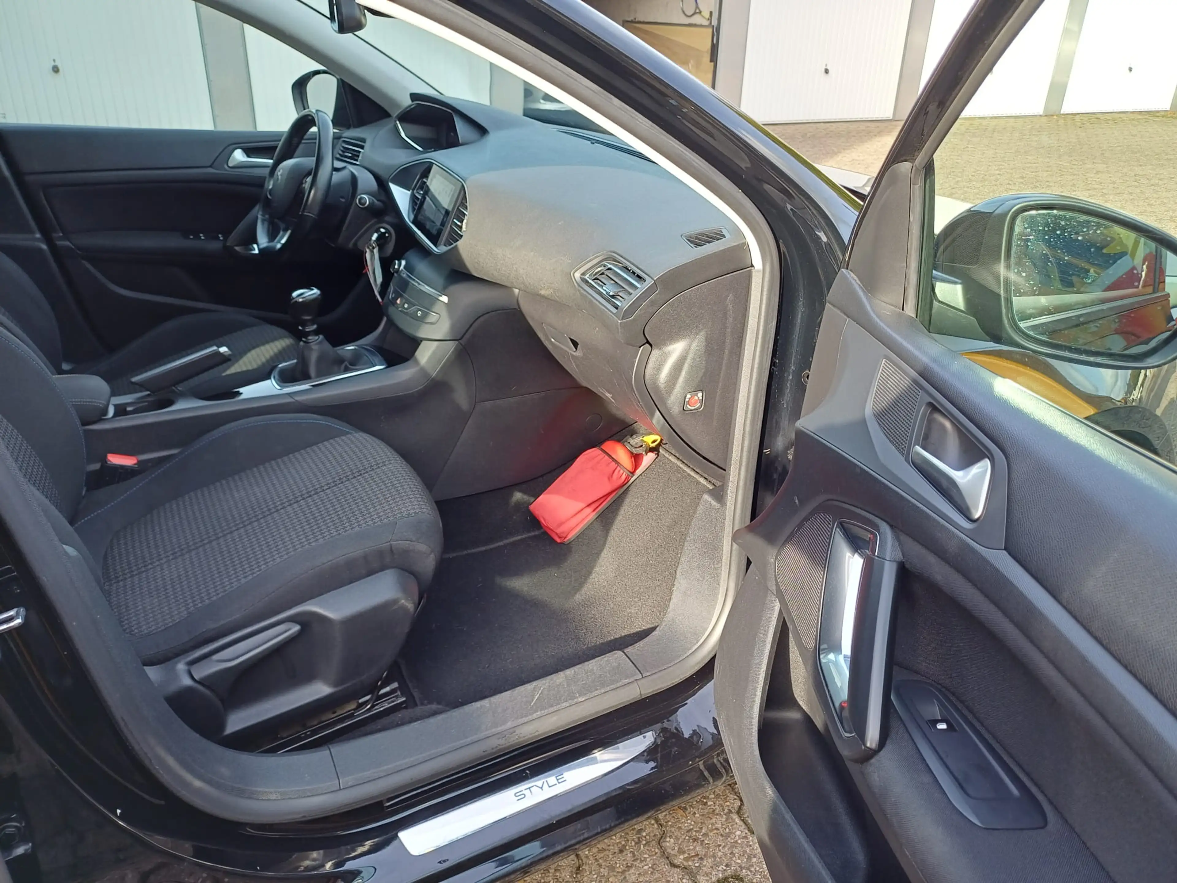 Peugeot 308 308 SW BlueHDi 130 Navi*R.Kamera*PDC* AHK*LMF — photo 11