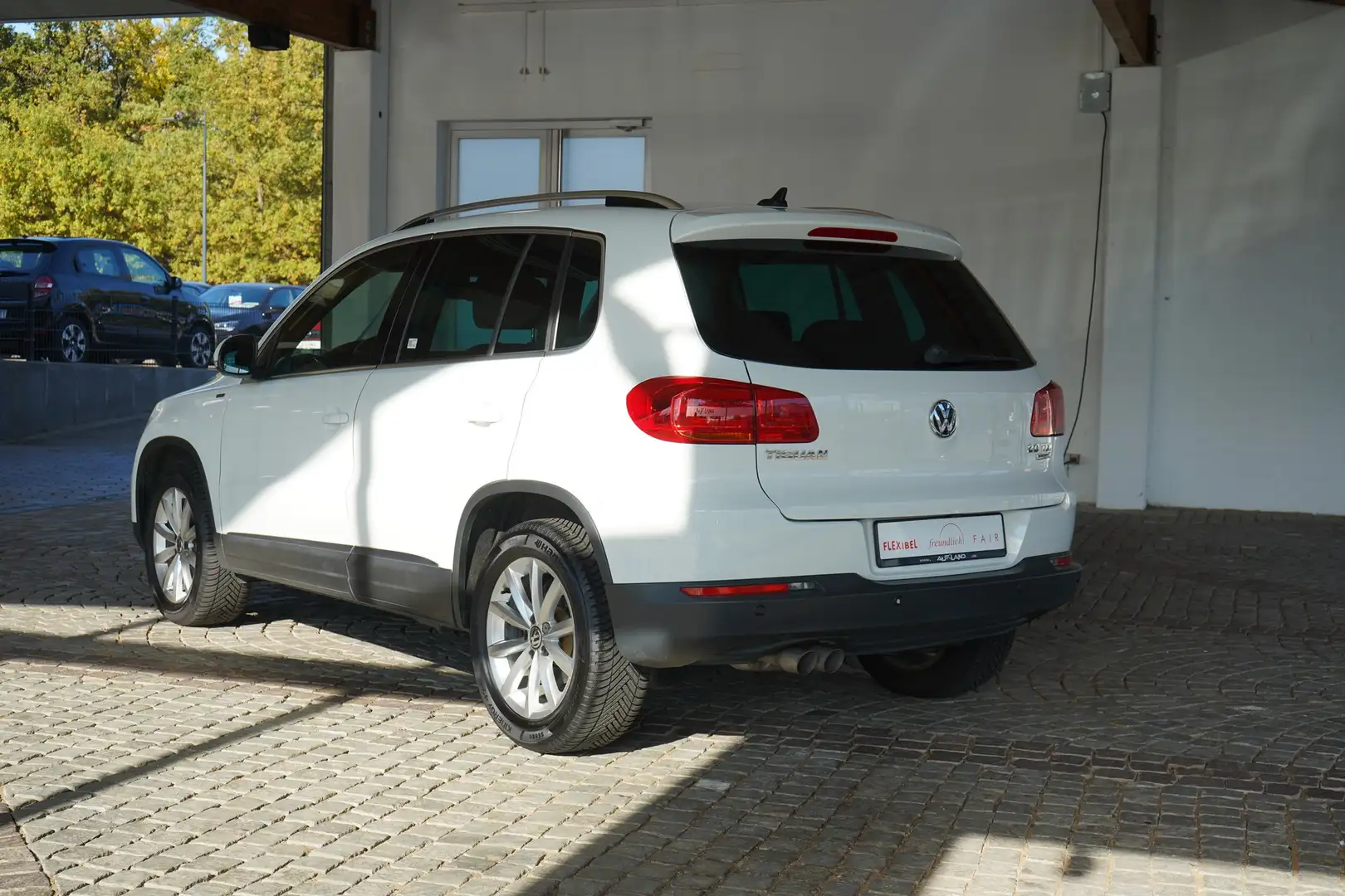 Volkswagen Tiguan 2.0 TDI Lounge Navi AHK PDC Bluetooth AUX Blanc - 2