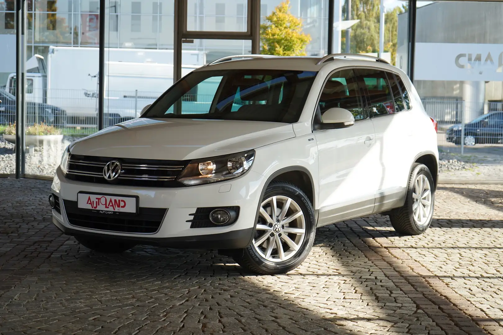 Volkswagen Tiguan 2.0 TDI Lounge Navi AHK PDC Bluetooth AUX Blanc - 2