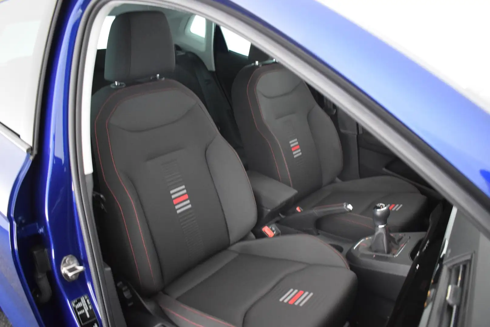 SEAT Ibiza 1.0 TSI 95pk FR Business Intense Camera Led Naviga Modrá - 2