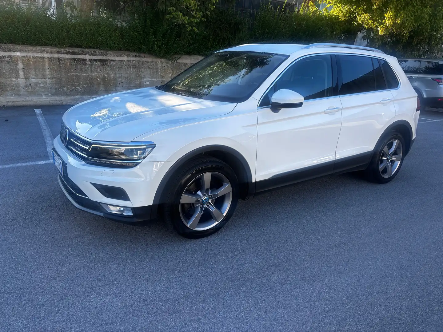 Volkswagen Tiguan 2.0 tdi - 1
