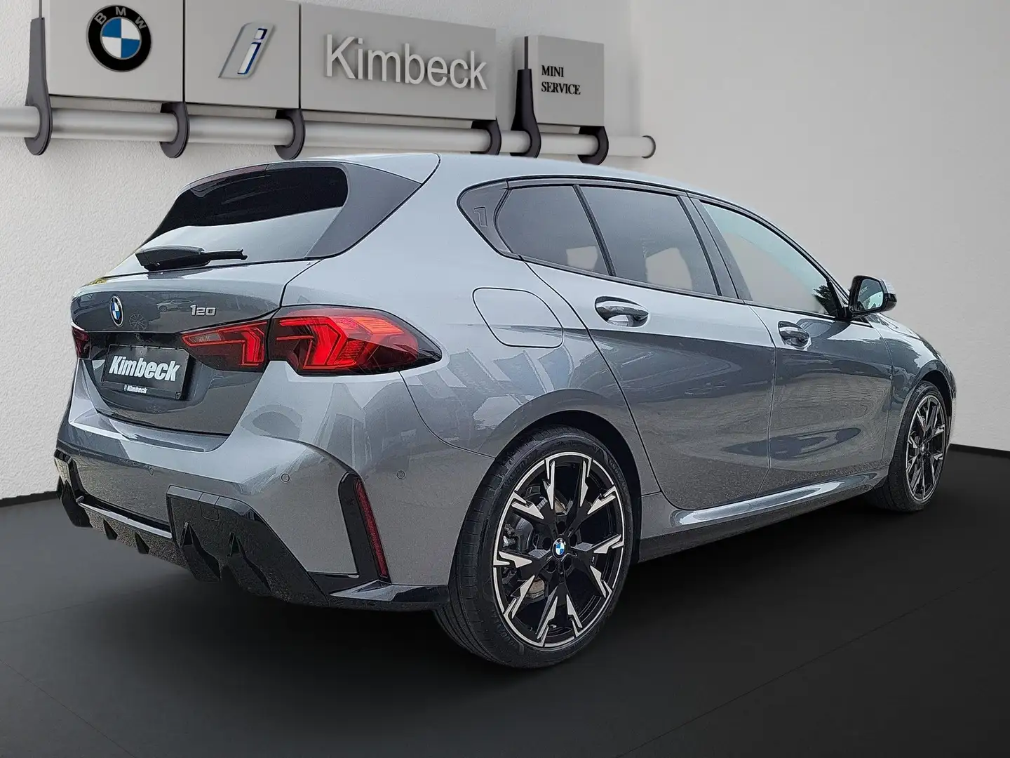 BMW 120 Limousine M SPORT LED ParkAss DrivingAss Navi Grijs - 2