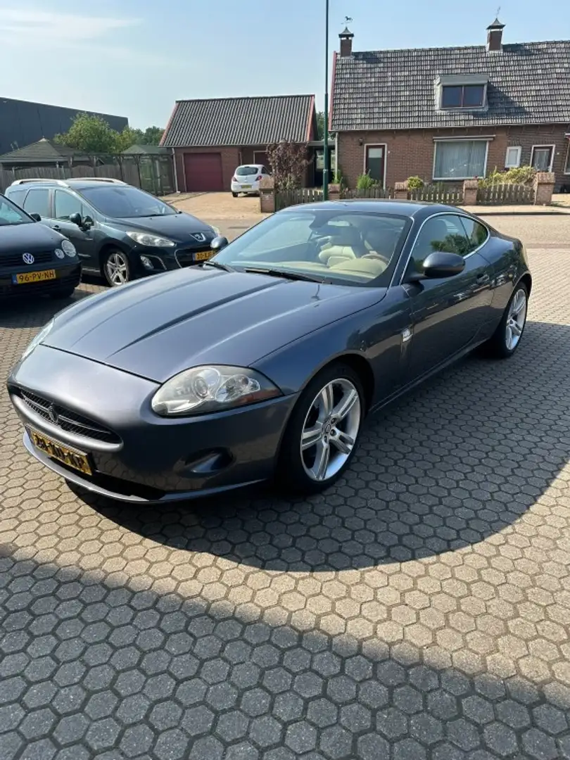 Jaguar XK 4.2  V8  COUPE, Grijs - 2