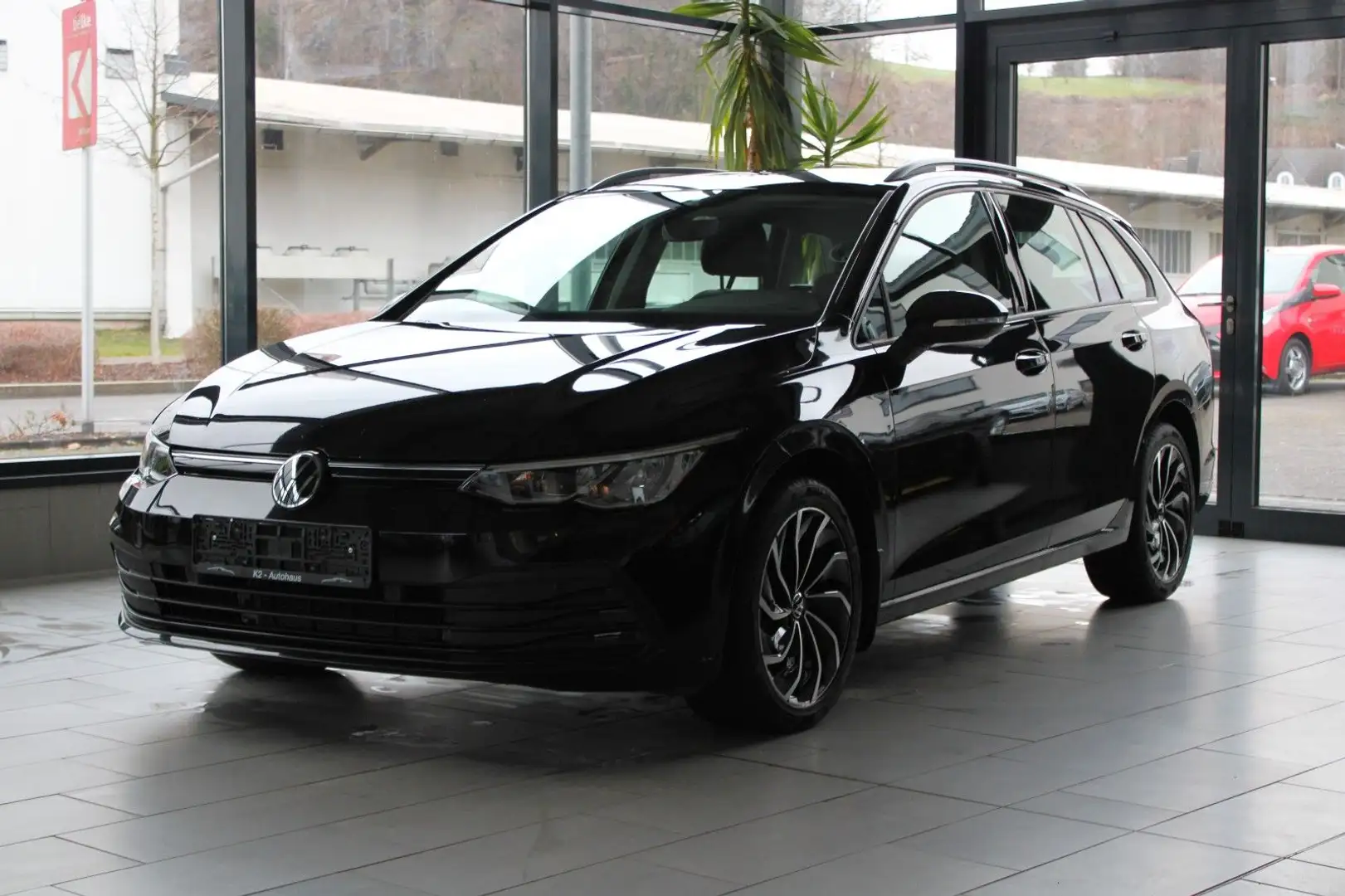Volkswagen Golf VIII Variant Life eTSI*LED*APP*SHZ*STHZ*RFK Noir - 1