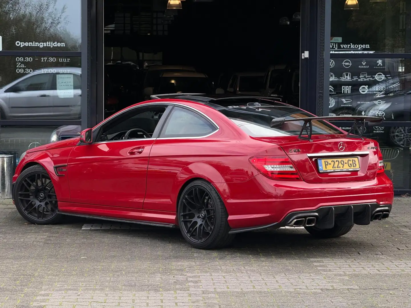 Mercedes-Benz C 63 AMG Coupé PANO/LEDER/BLACK-SERIES/STLVRM/ Rot - 2