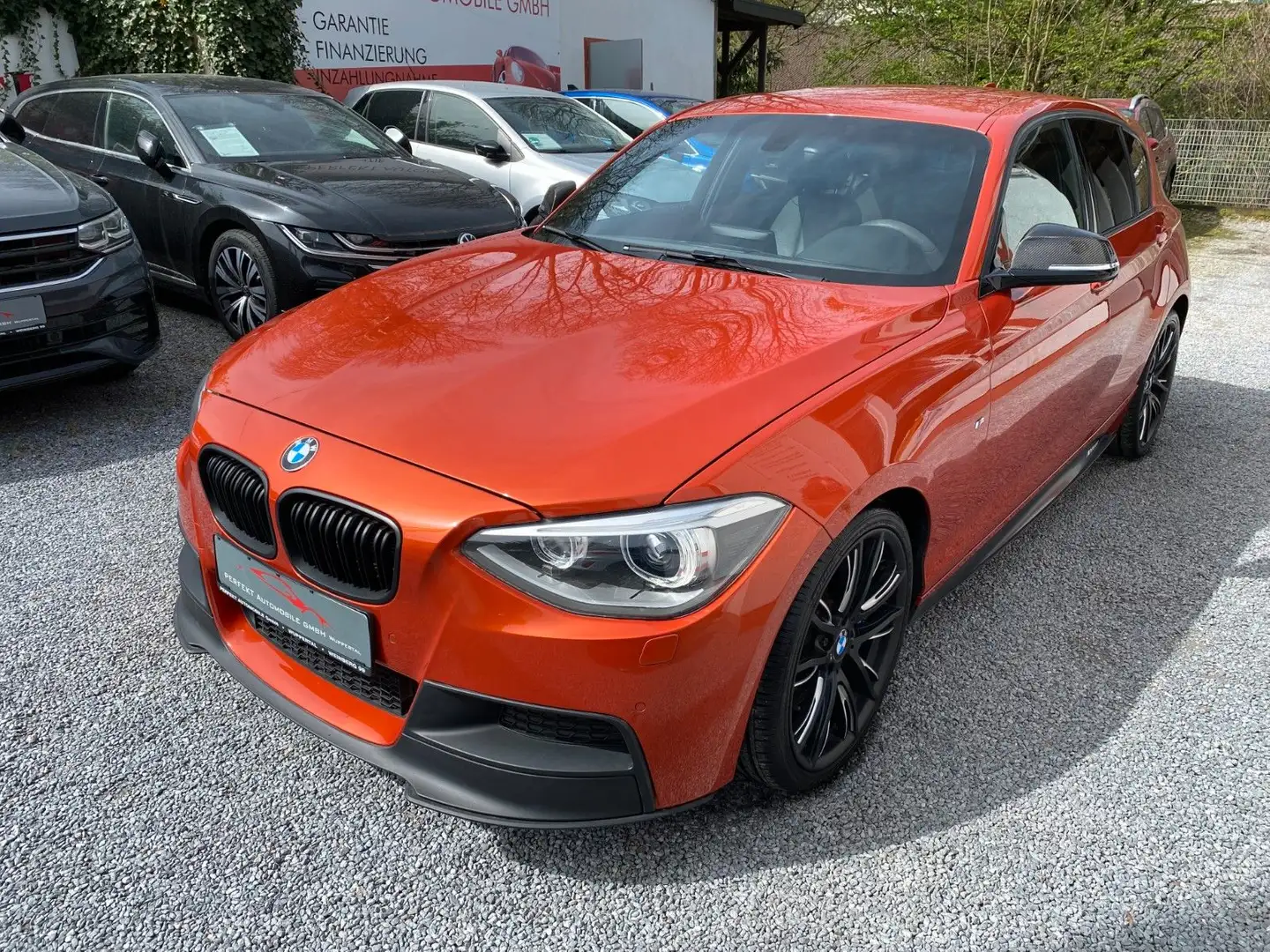 BMW 135 i xDrive M Performance NAVI.PROF/XENON/LEDER Orange - 2
