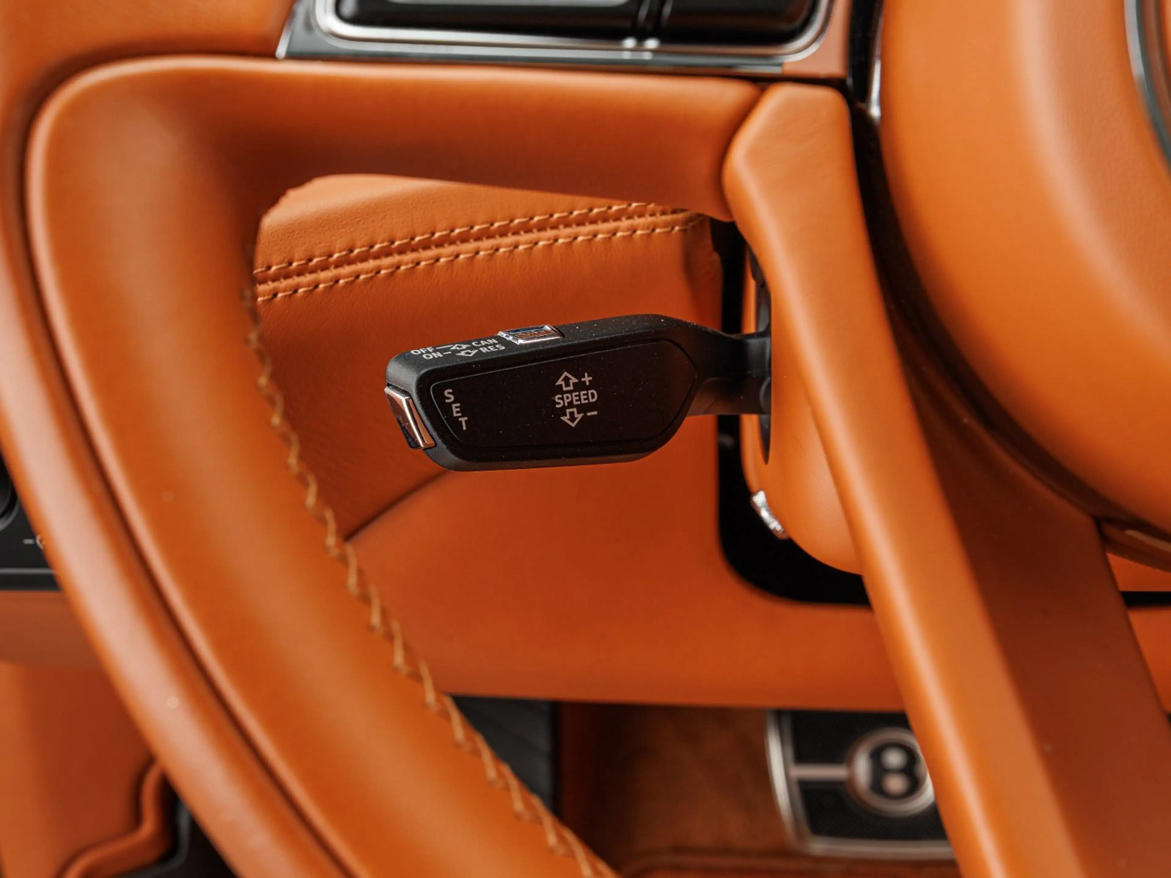 Bentley Bentayga Onyx — photo 14