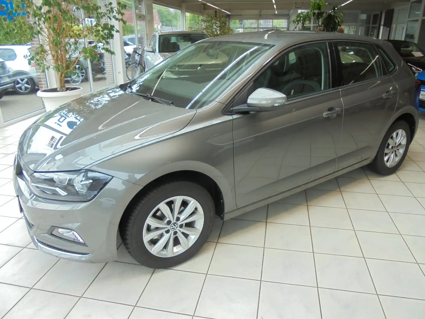 Volkswagen Polo Highl/AHK/1.Hd/GJR/Klima/App/PDC/Scheckheft Grau - 1