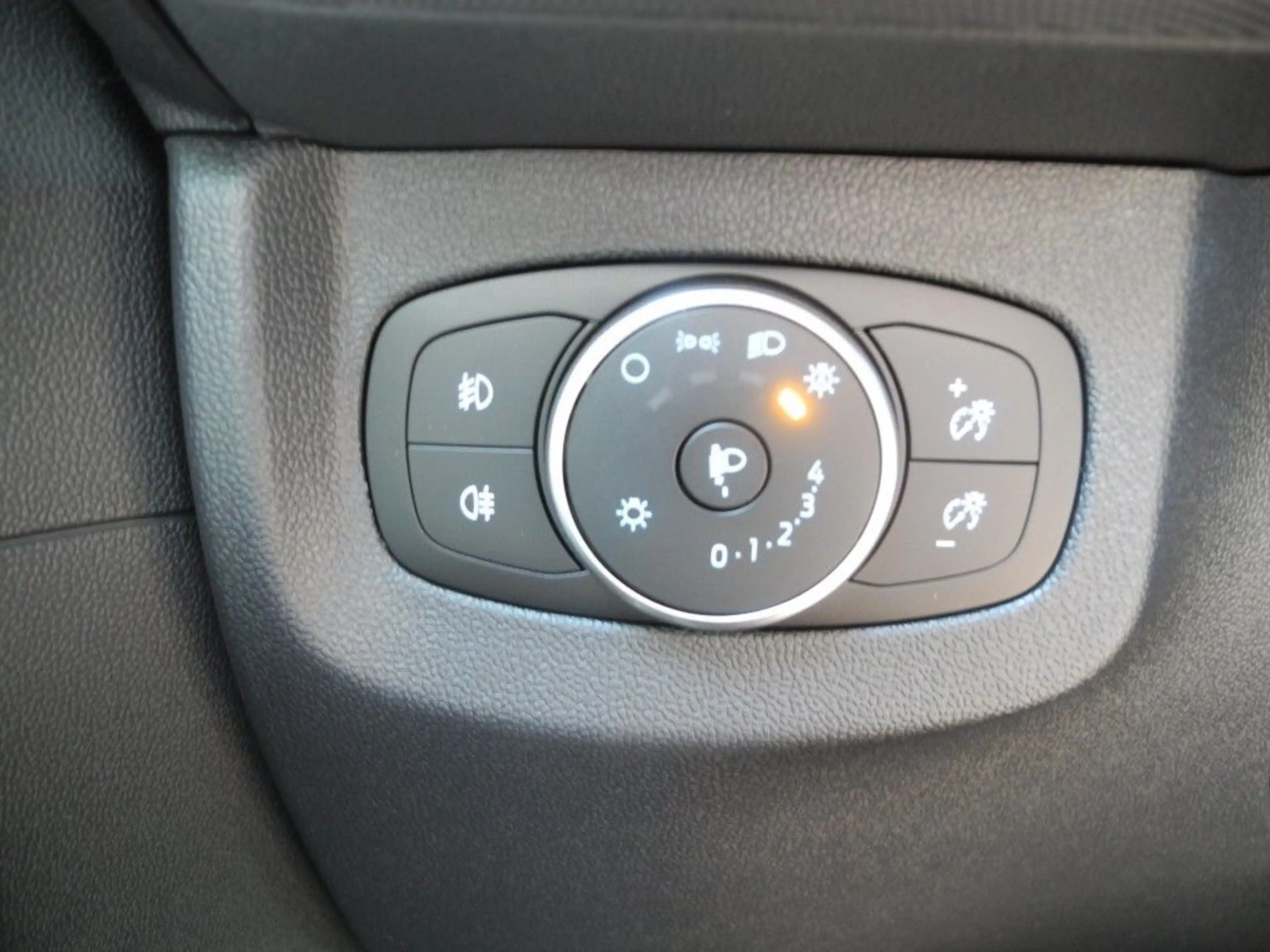 Ford Transit Courier 1,0 Trend - AHK, Winter-Pak., Allw., Kamera, PDC — photo 11