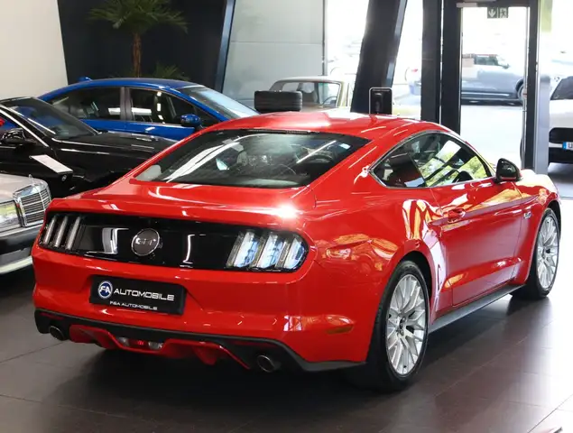 Ford Mustang view 5