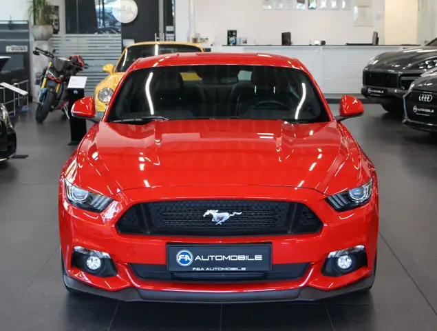 Ford Mustang view 3