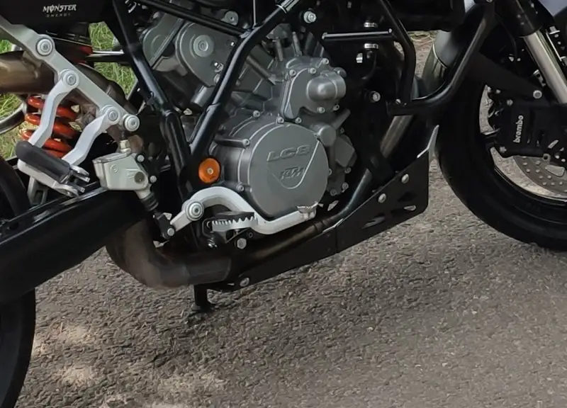 KTM 990 SUPERMOTO - foto 4