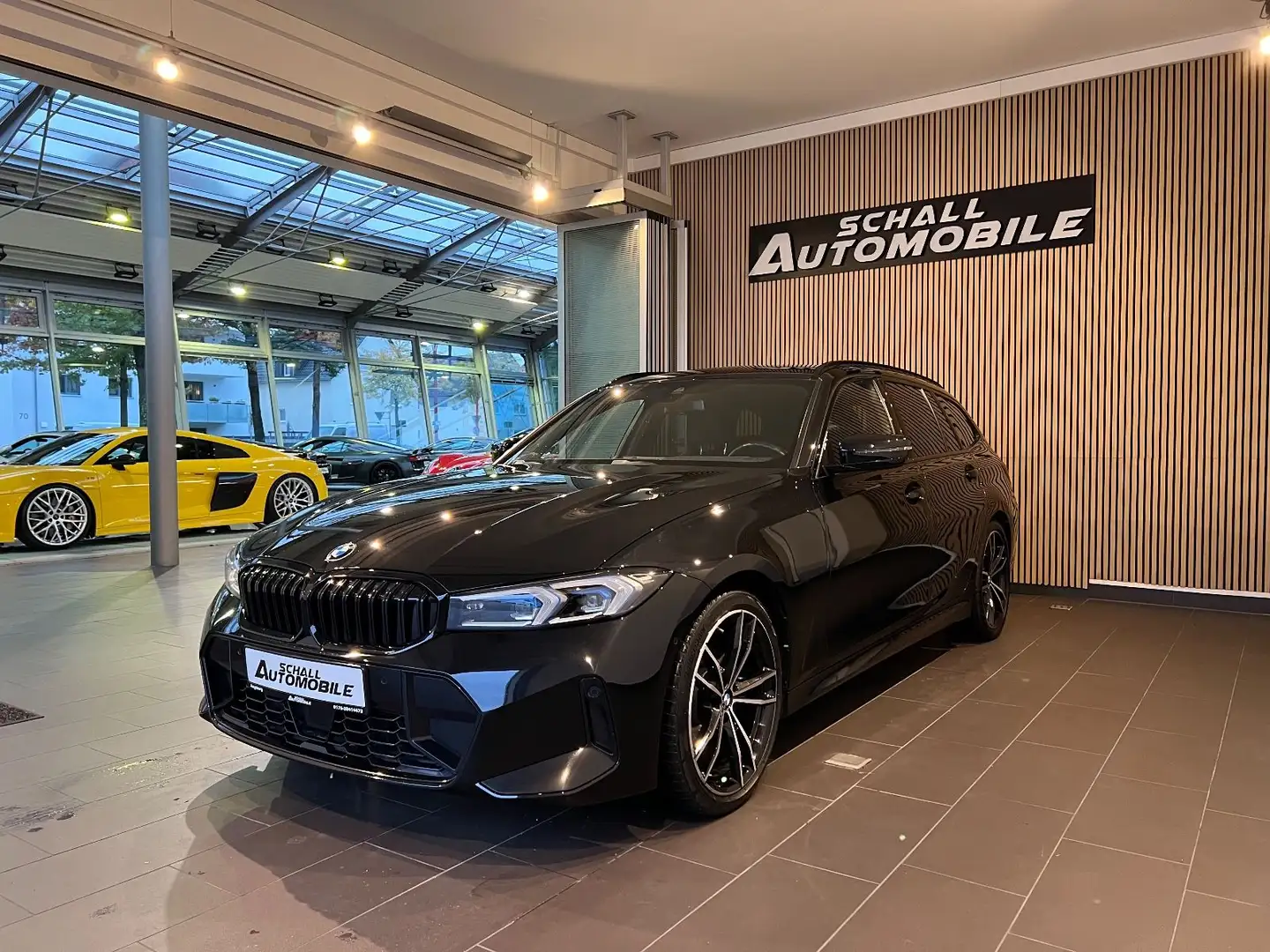 BMW 320 d xDrive *M-Sport/AHK/HUD/Stdhzg/Driv-Assist* Schwarz - 1