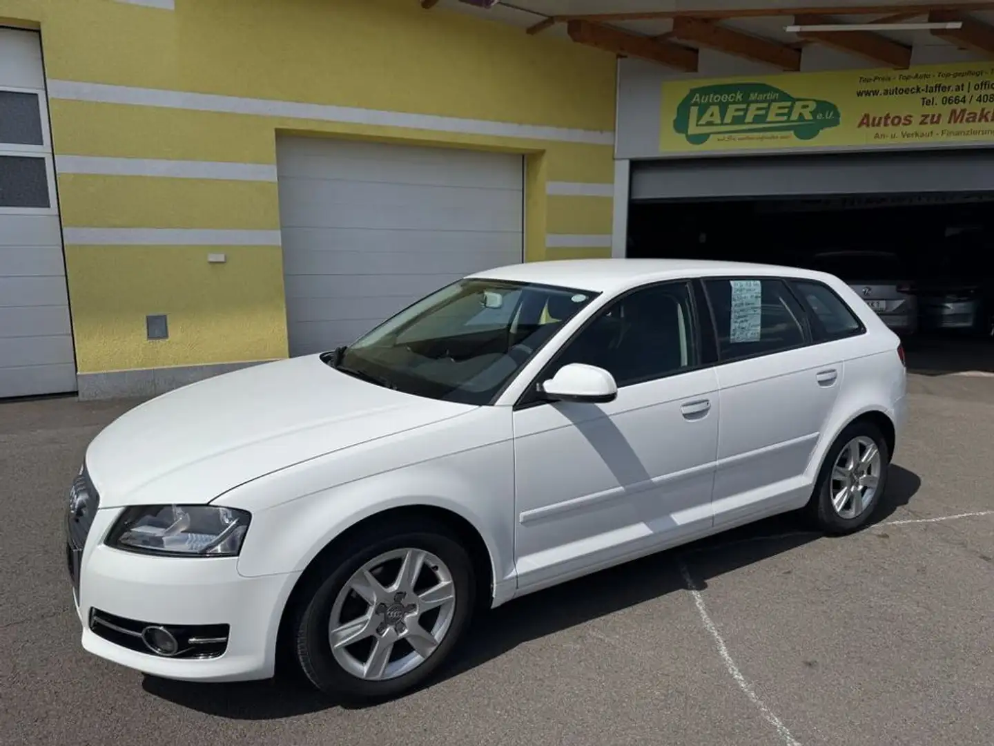 Audi A3 1.2 TFSI Attraction -Privatverkauf! Top! Weiß - 2