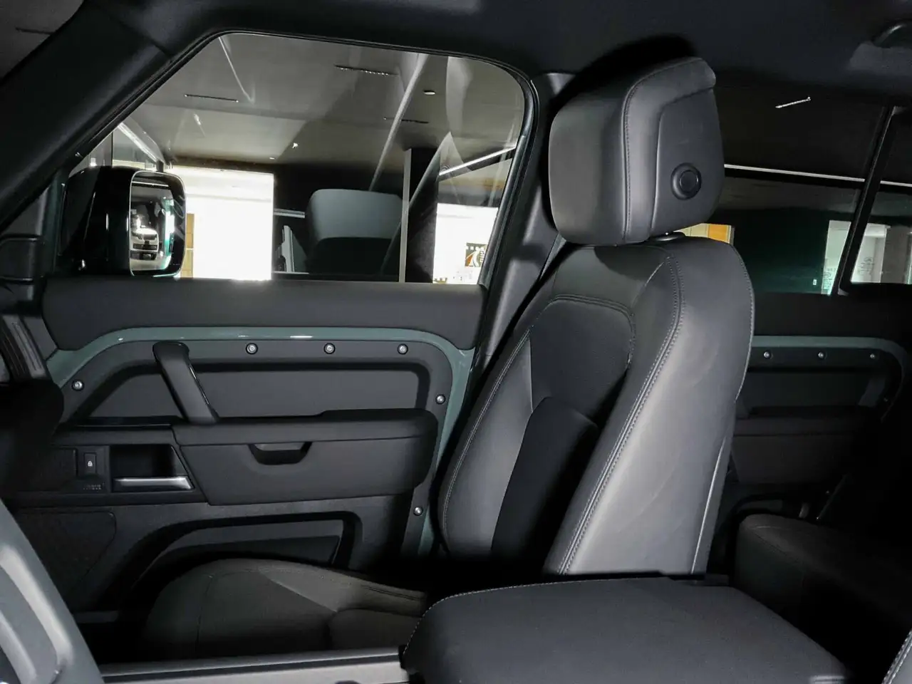 Land Rover Defender photo Land Rover Defender