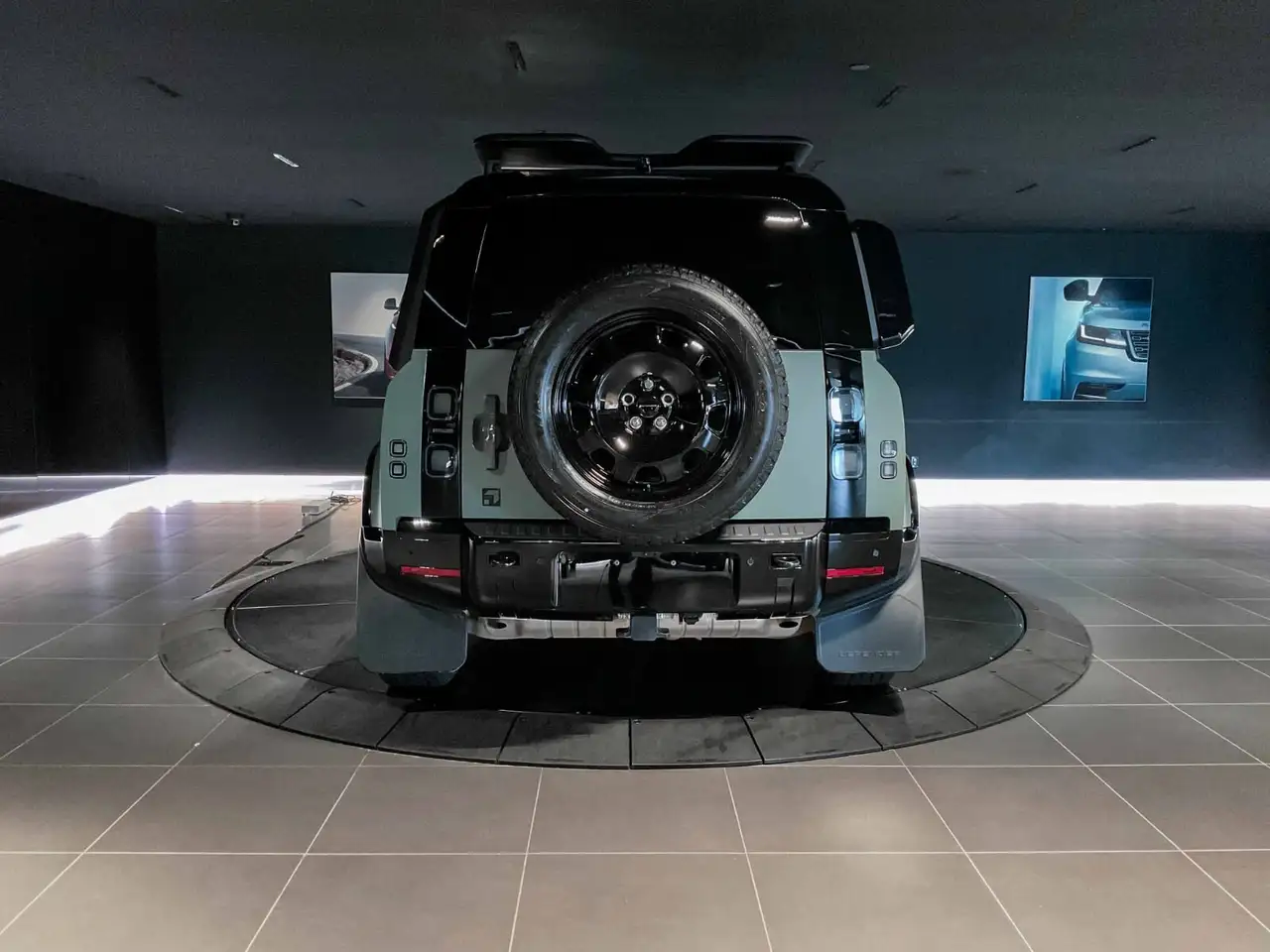 Land Rover Defender photo Land Rover Defender