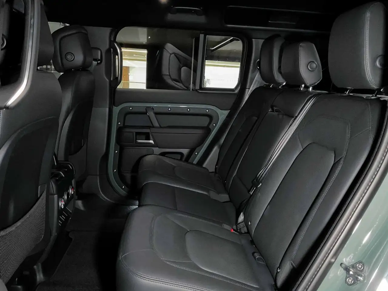 Land Rover Defender photo Land Rover Defender