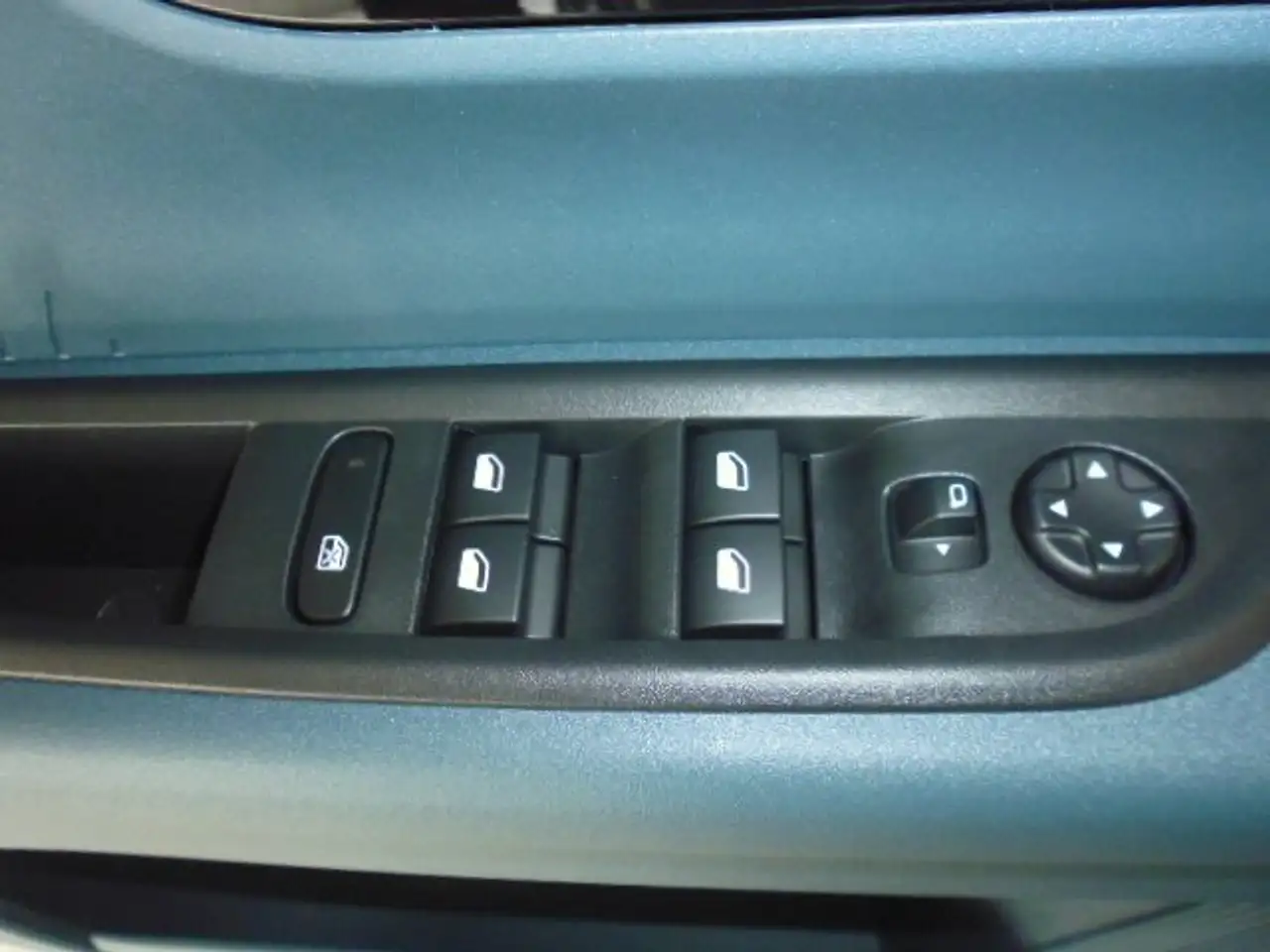 Fiat Grande Panda 1.2 Hybrid 74 kW Icon LED, 10,25"Touchscreen 13