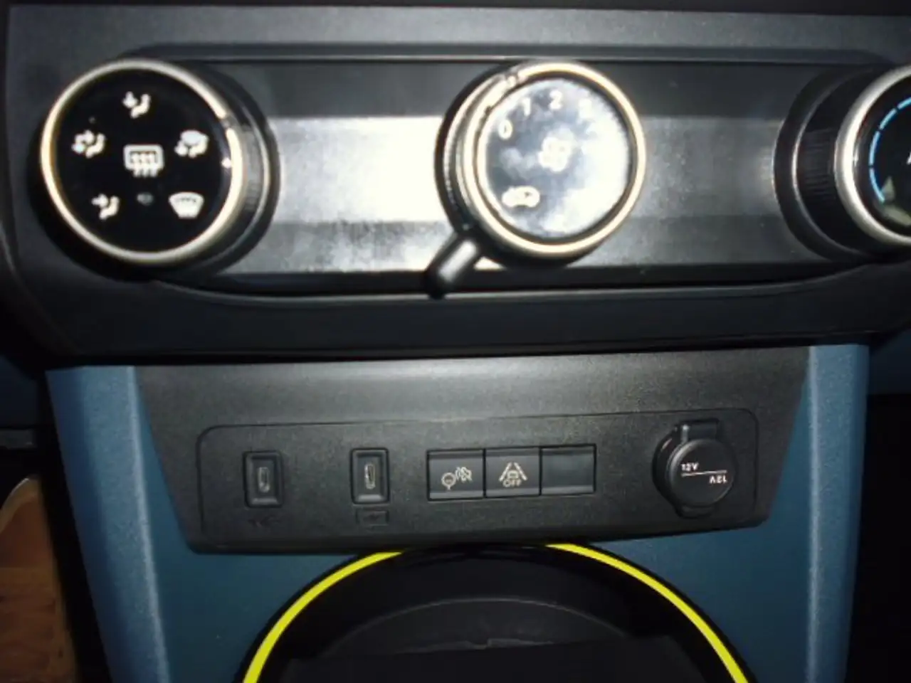 Fiat Grande Panda 1.2 Hybrid 74 kW Icon LED, 10,25"Touchscreen 17
