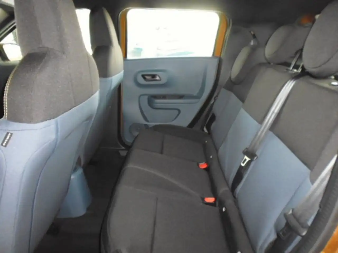 Fiat Grande Panda 1.2 Hybrid 74 kW Icon LED, 10,25"Touchscreen 9