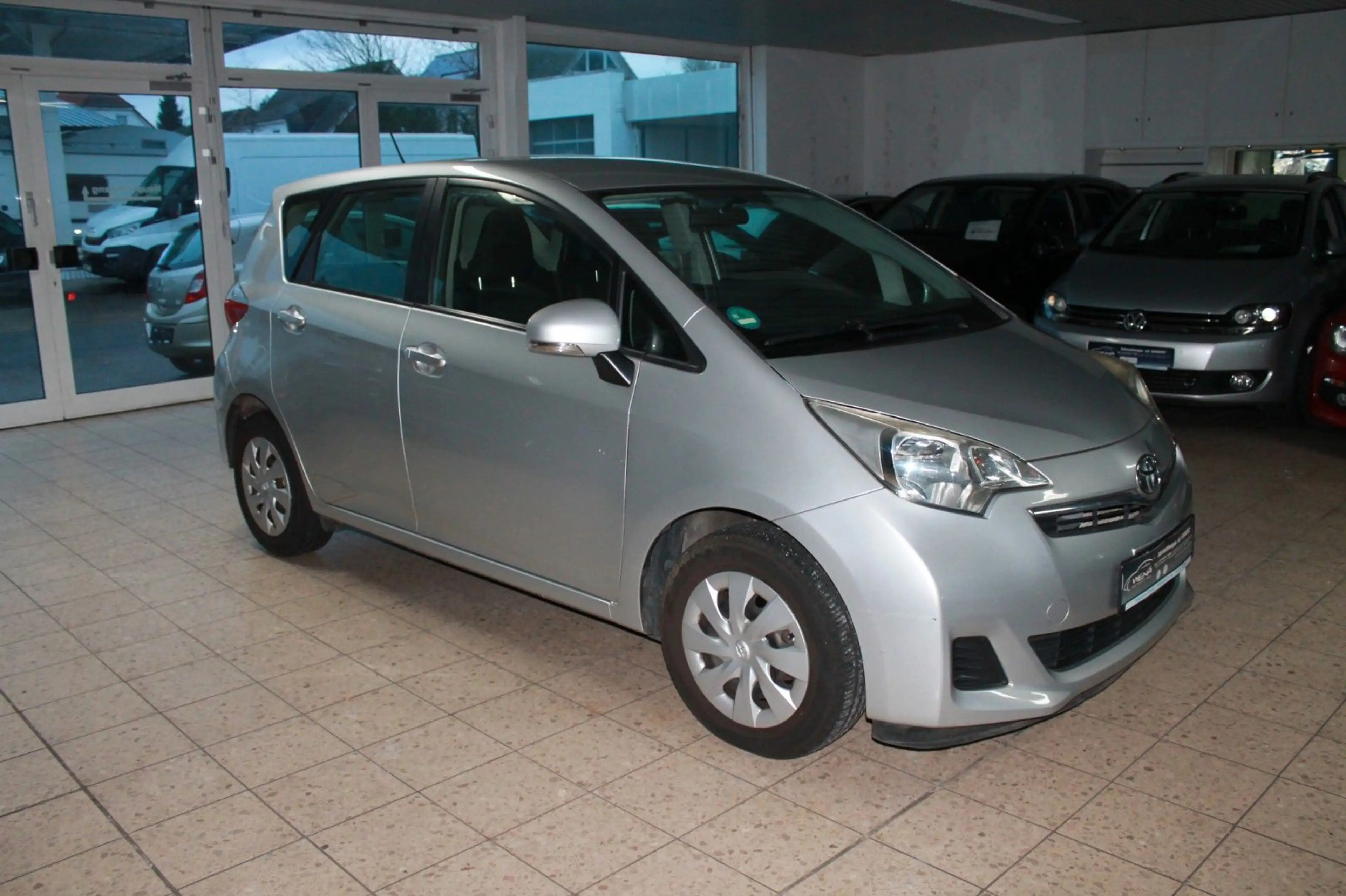 Toyota Verso-S Life — photo 4
